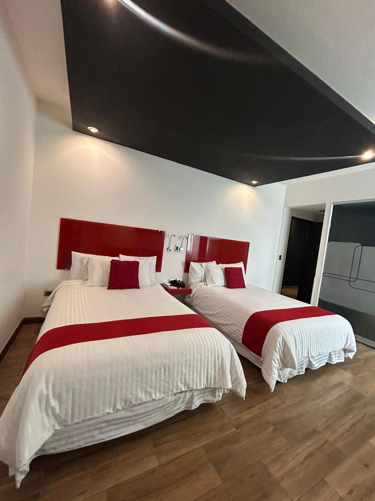 Standard Twin Room - Photo 22
