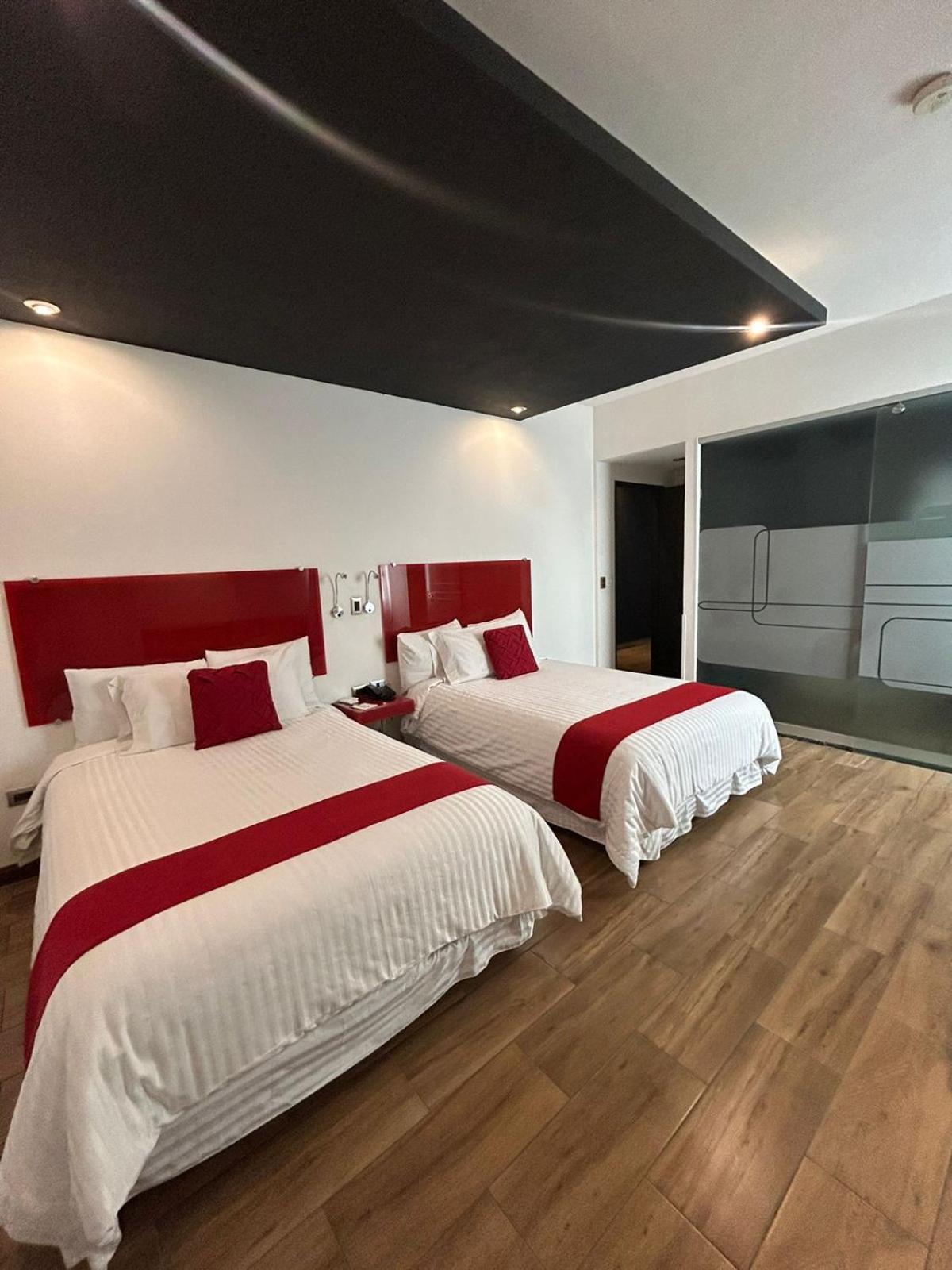 Standard Twin Room - Photo 21