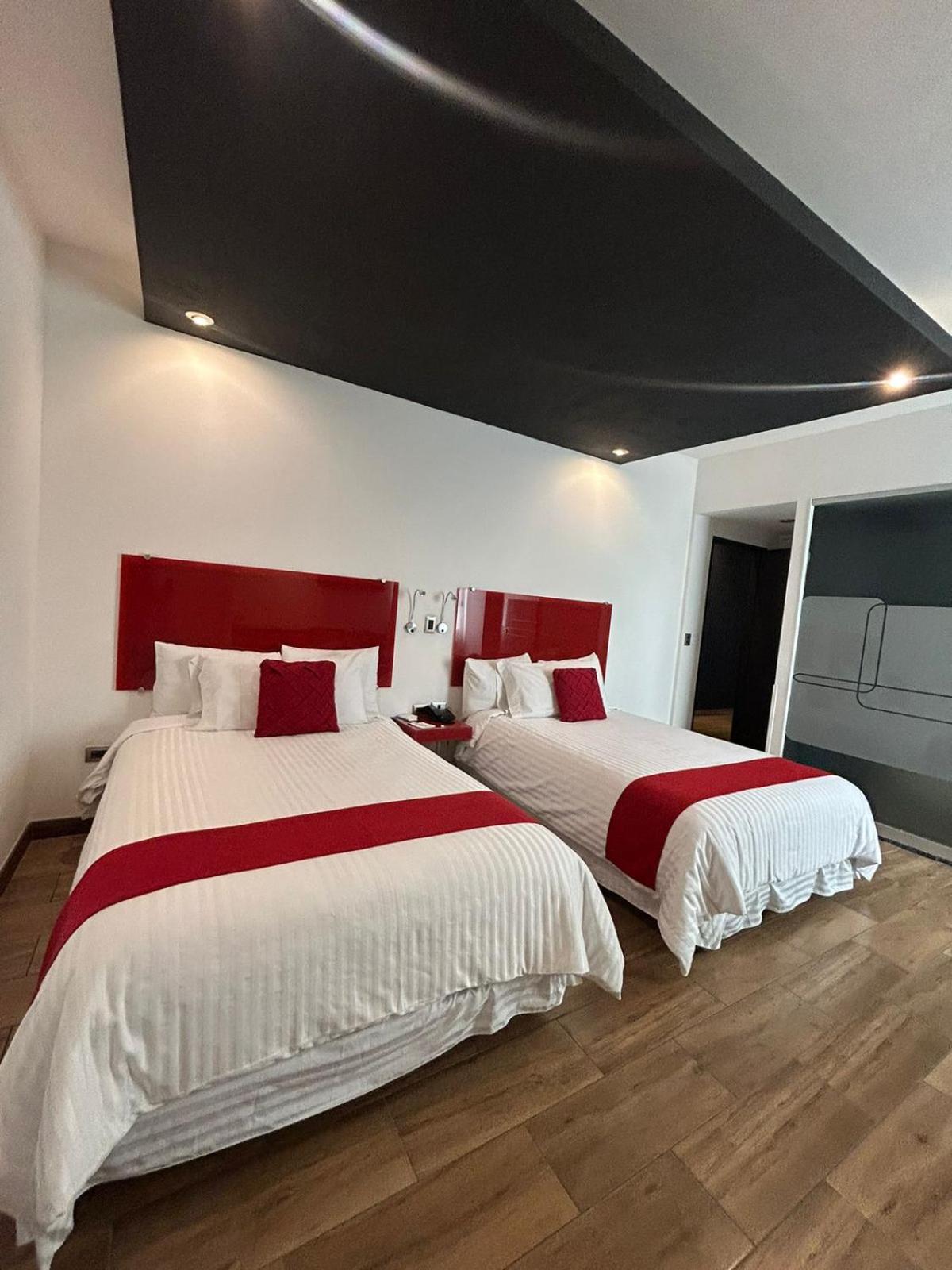 Standard Twin Room - Photo 20