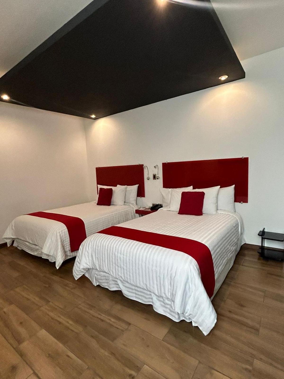 Standard Twin Room - Photo 19