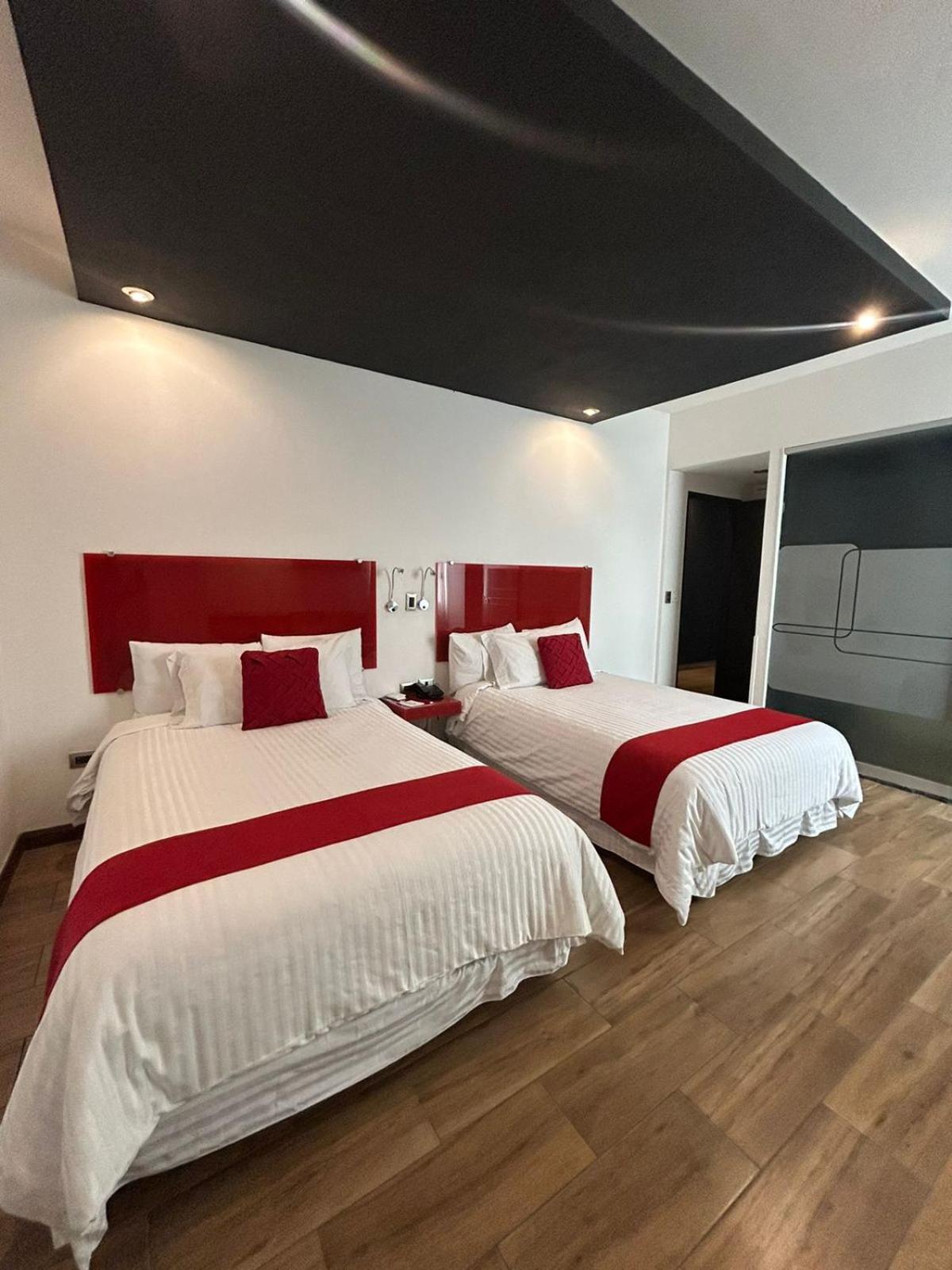 Standard Twin Room - Photo 17