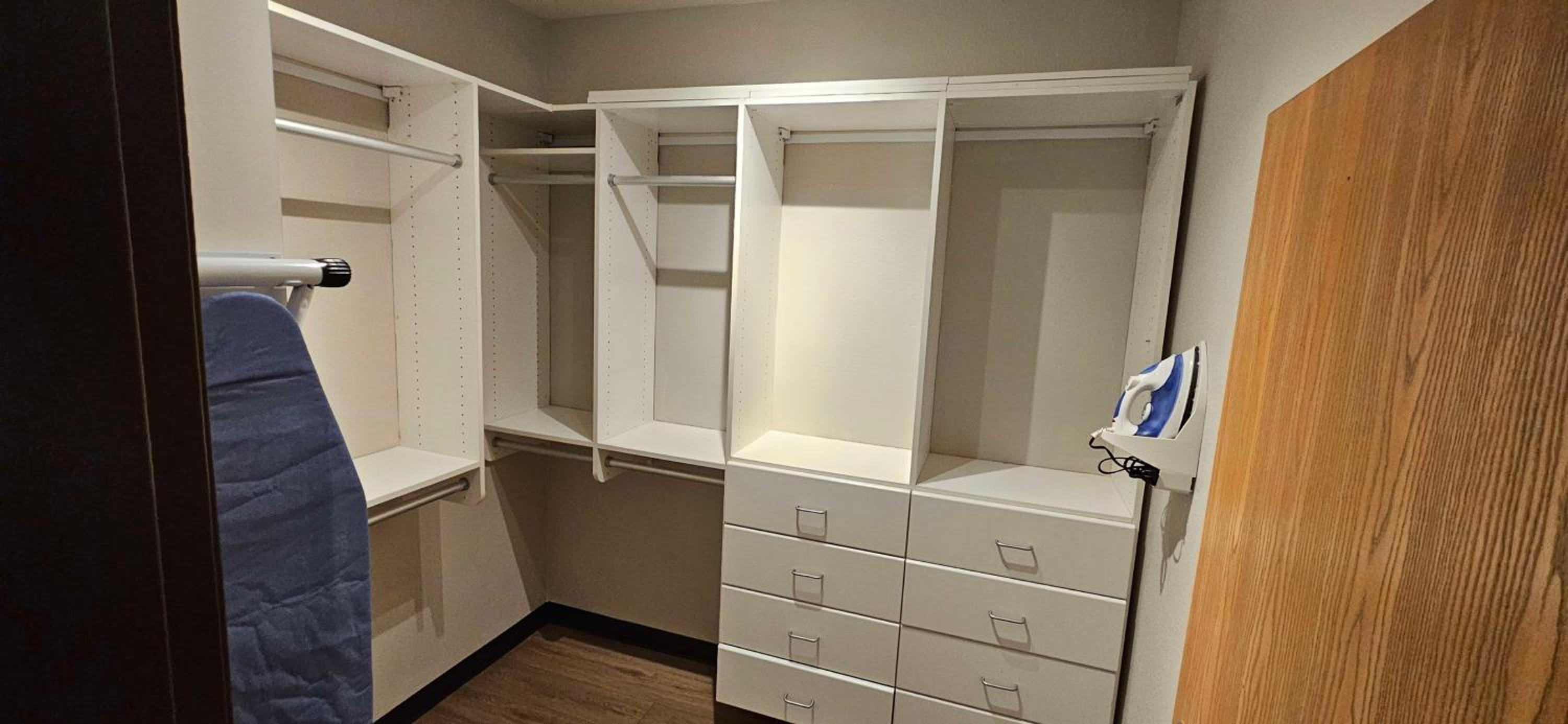 One-Bedroom Queen Suite with Two Queen Beds, Living Area and Walk-In Shower - Non-Smoking photo 2