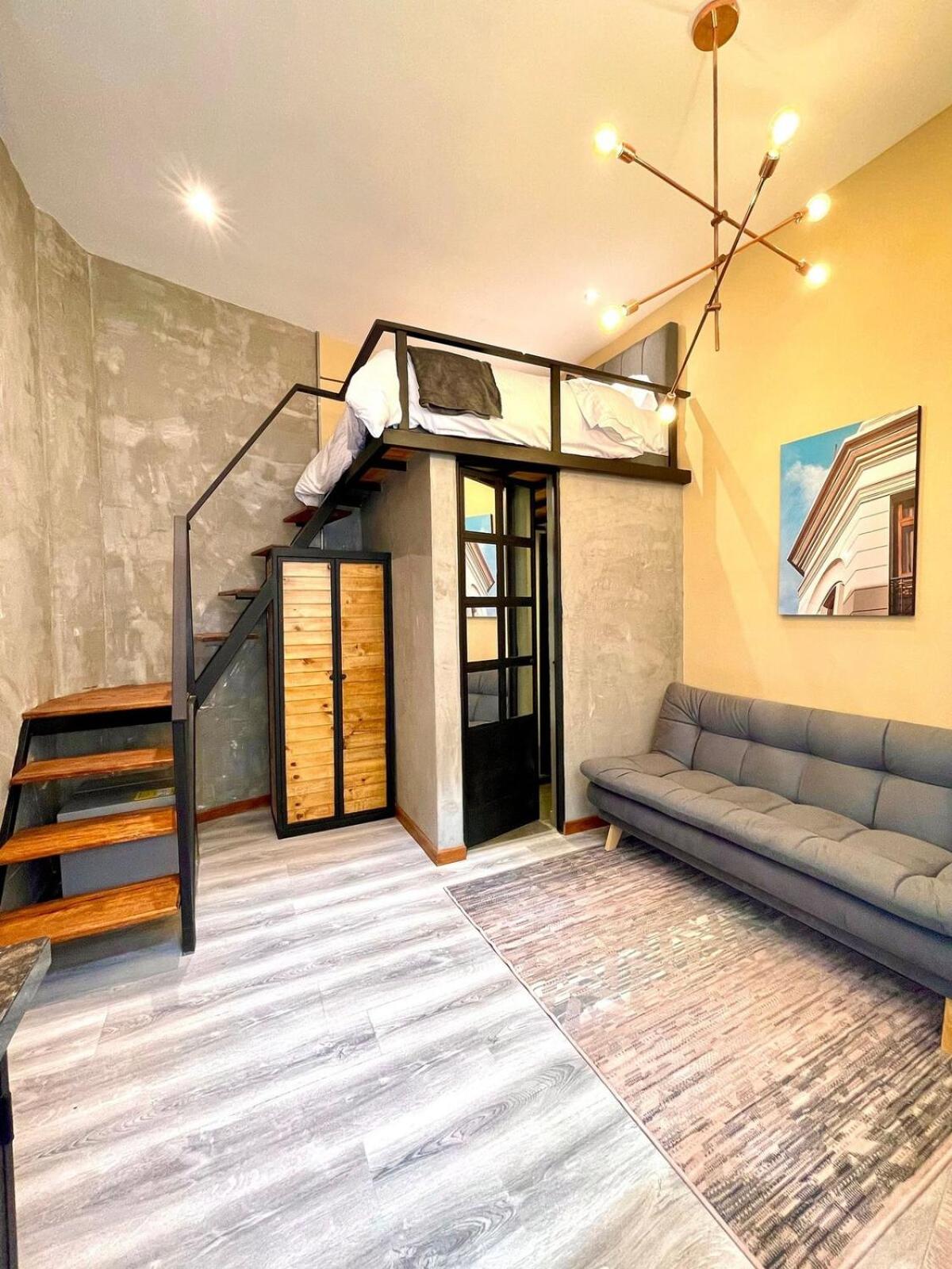 Classic One-Bedroom Apartment with King Bed