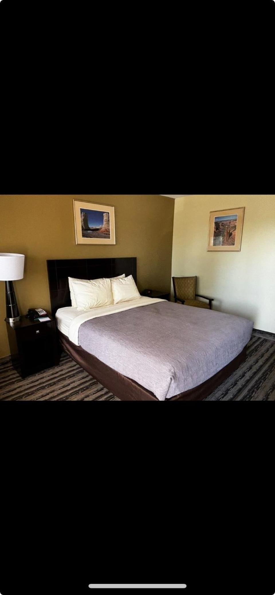 Queen Room - Non-Smoking - Photo 7