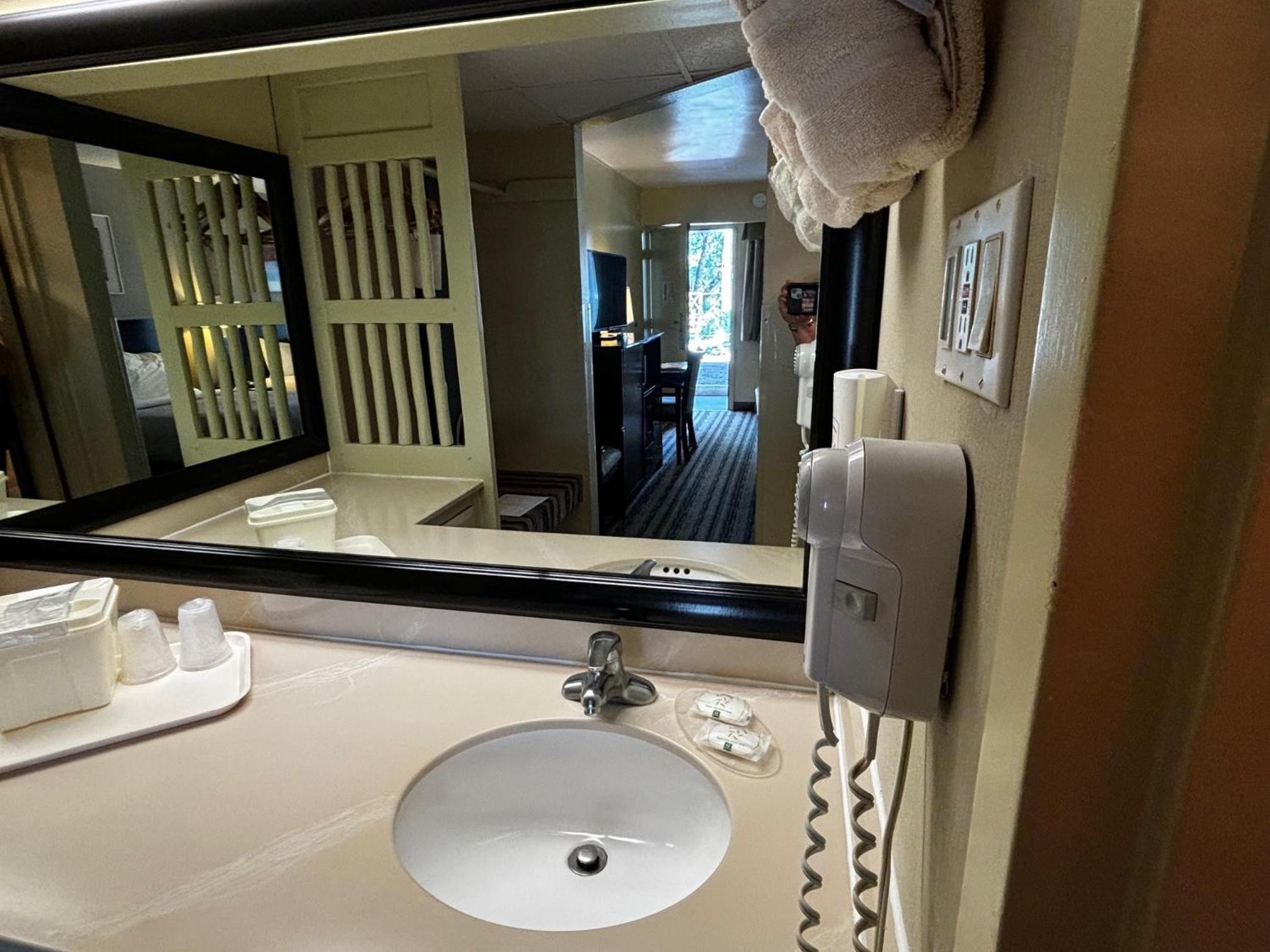 Double Room - Photo 10