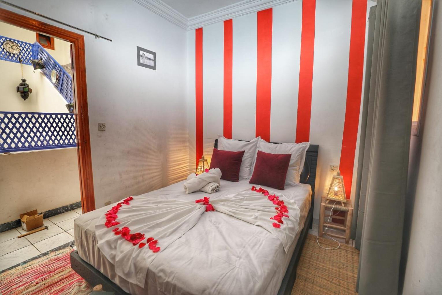 Deluxe Double Room - Photo 9
