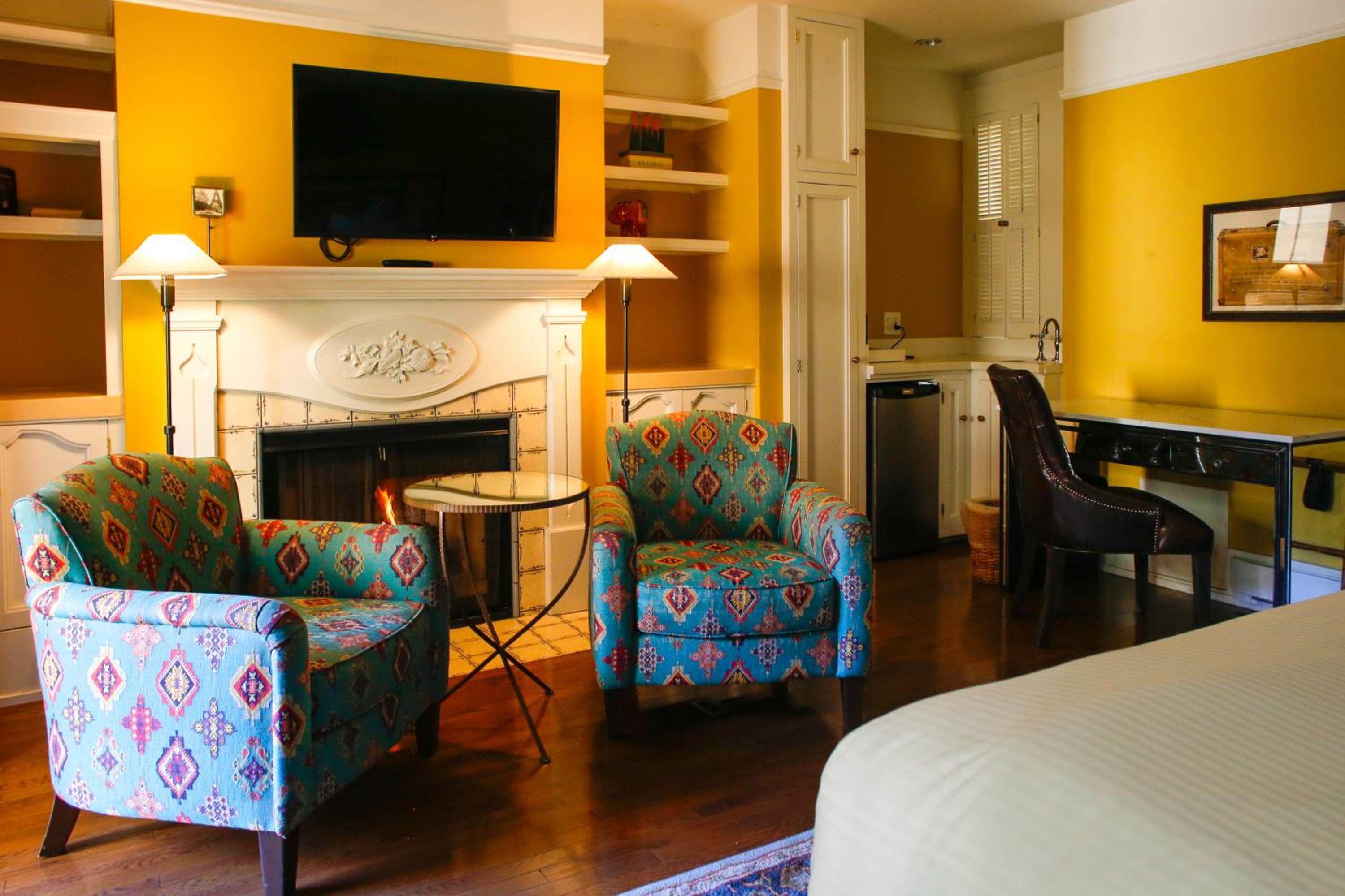 Deluxe King Studio - Photo 1