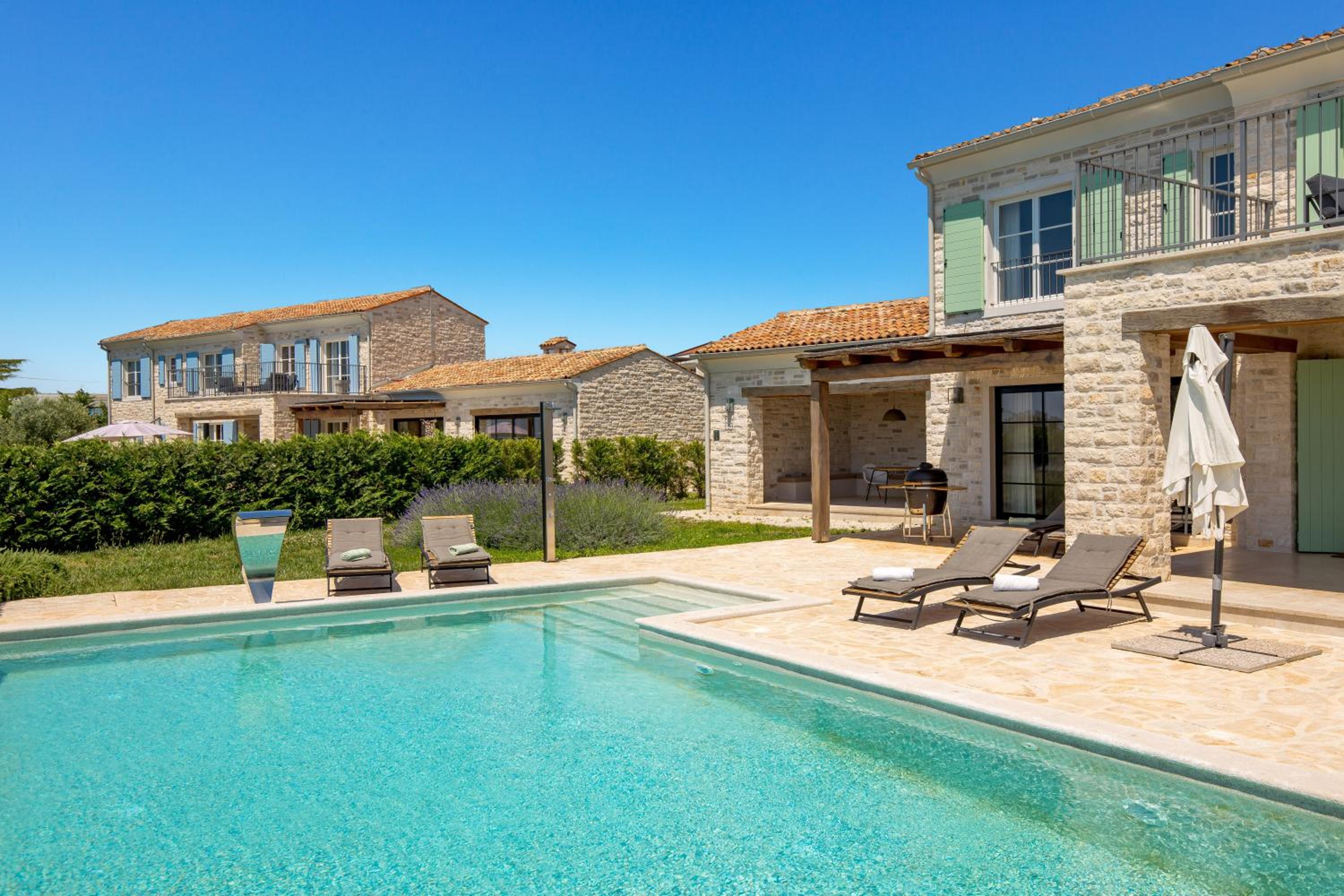 Villa photo 3