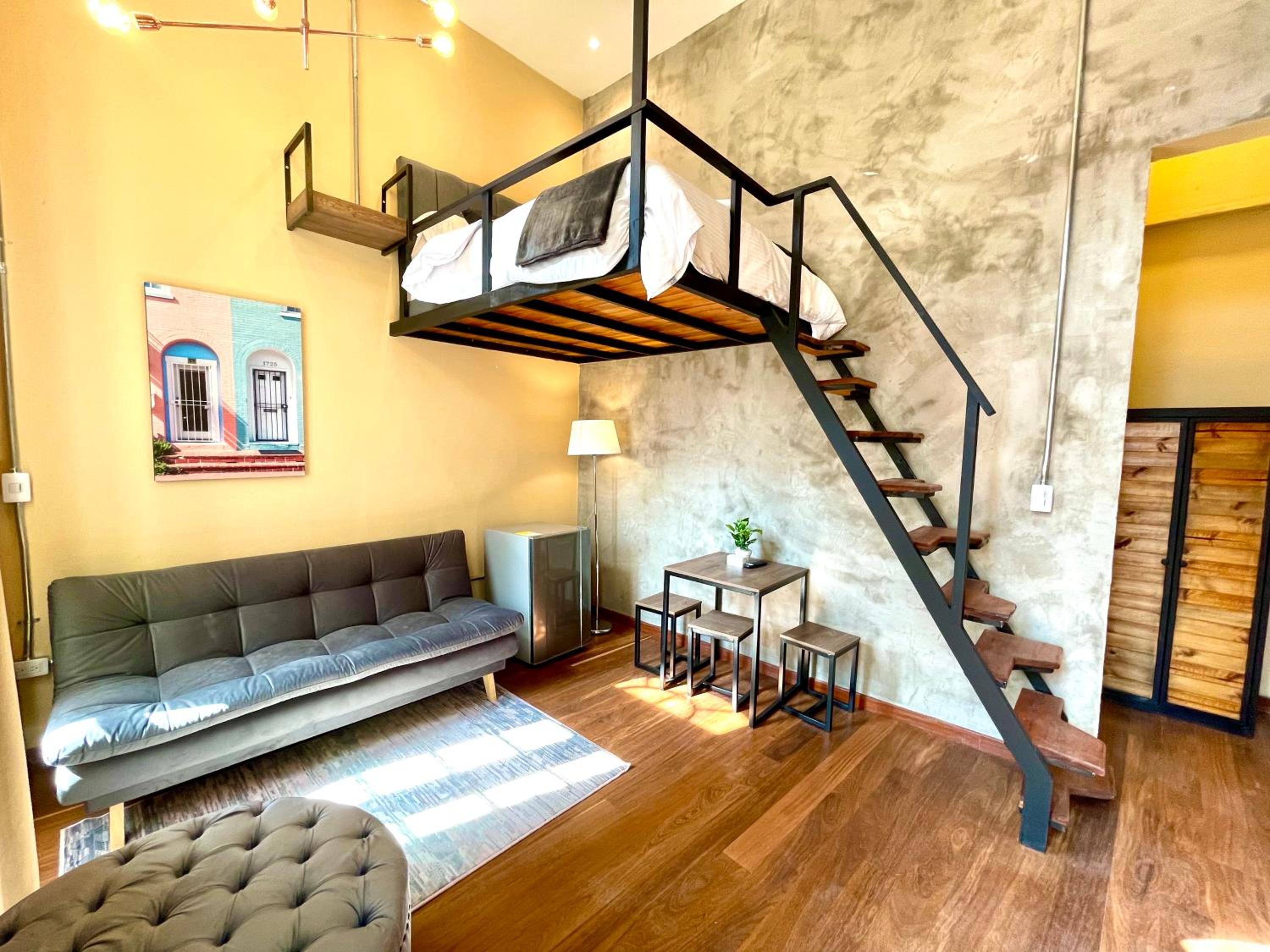 One-bedroom Loft Apartment 