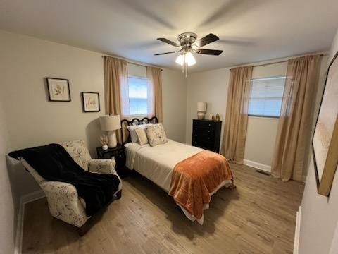 Three-Bedroom House photo 2