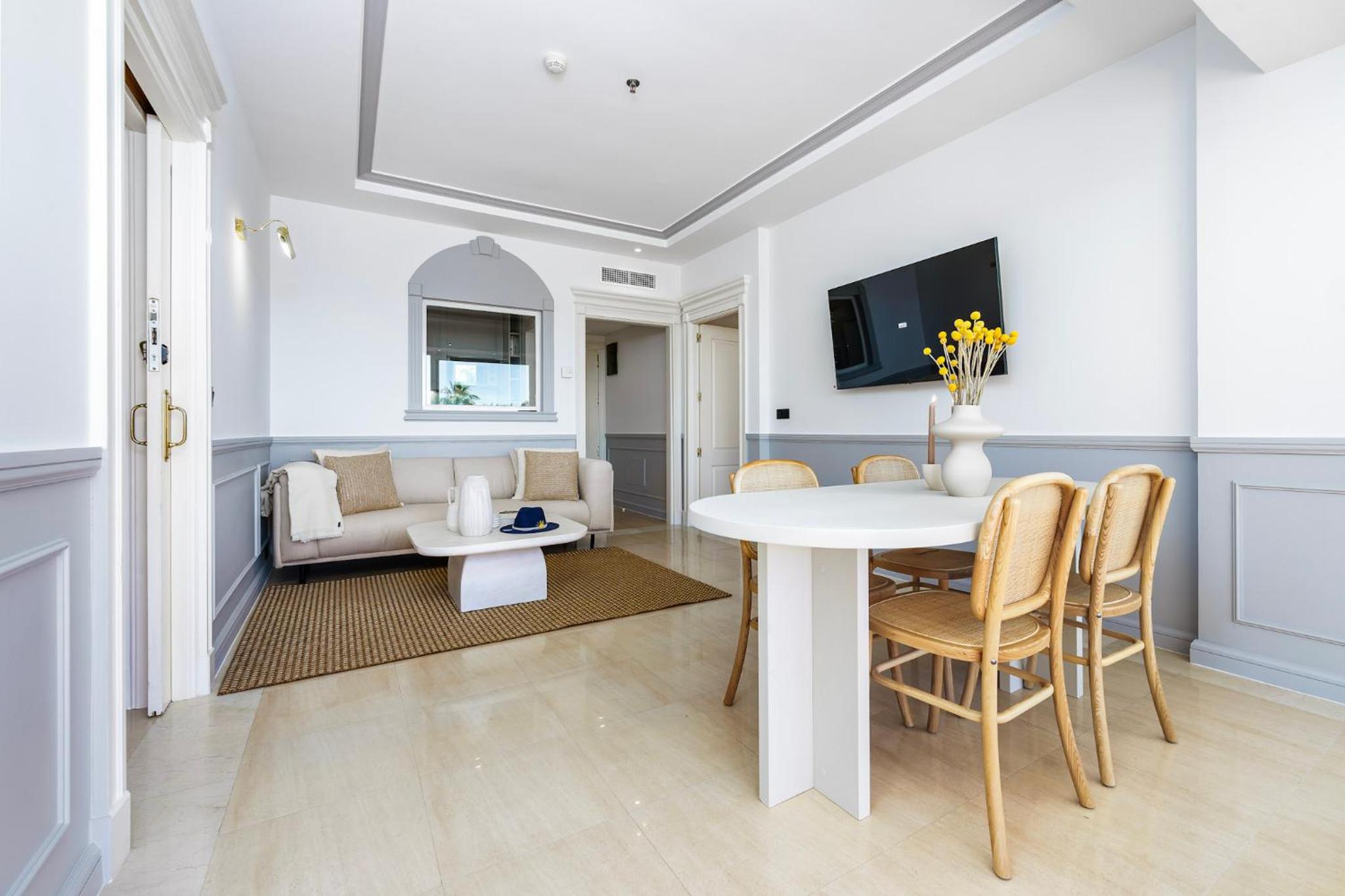 Two-Bedroom Apartment - Photo 17