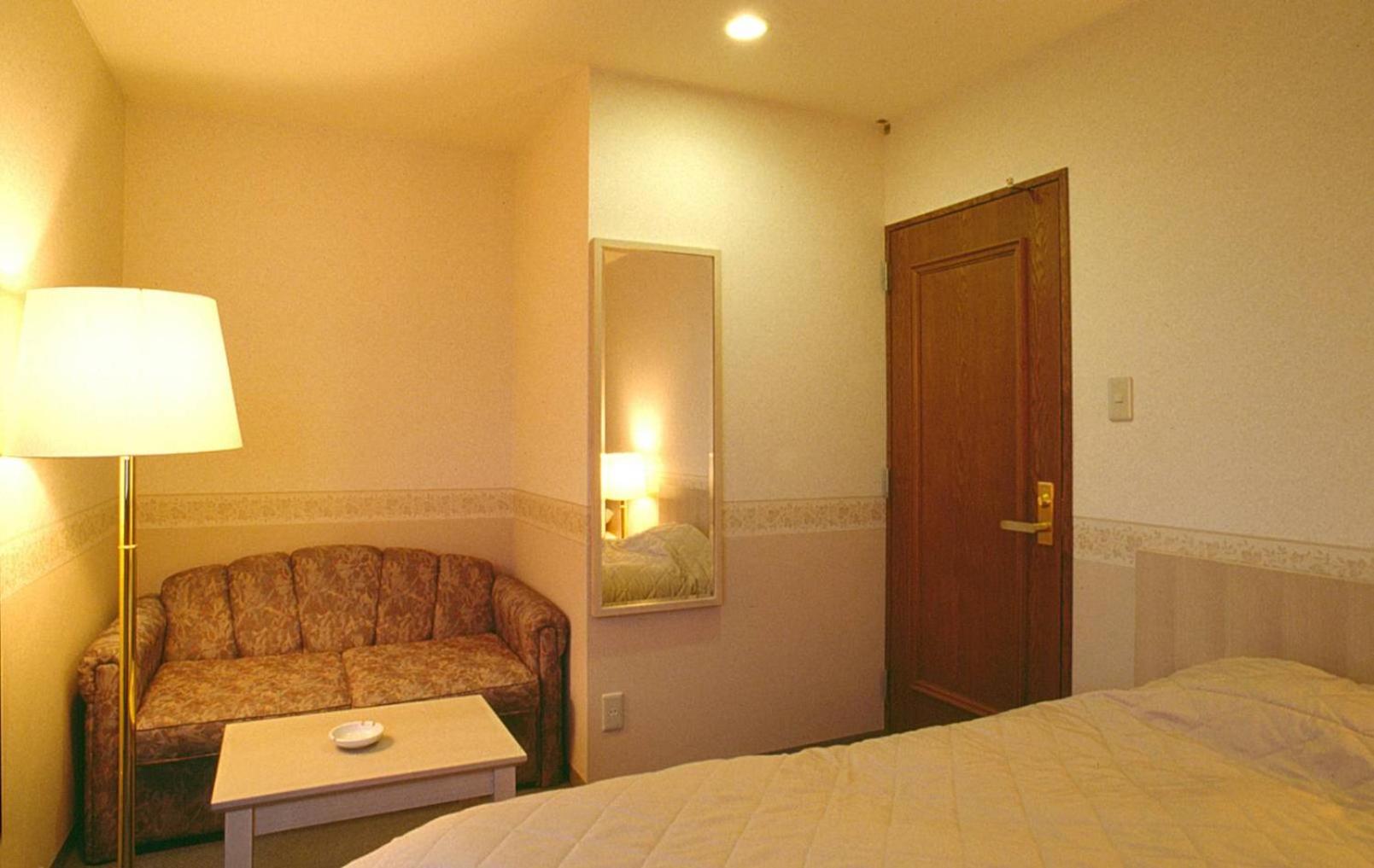 Twin Room with Private Bathroom and Toilet photo 2