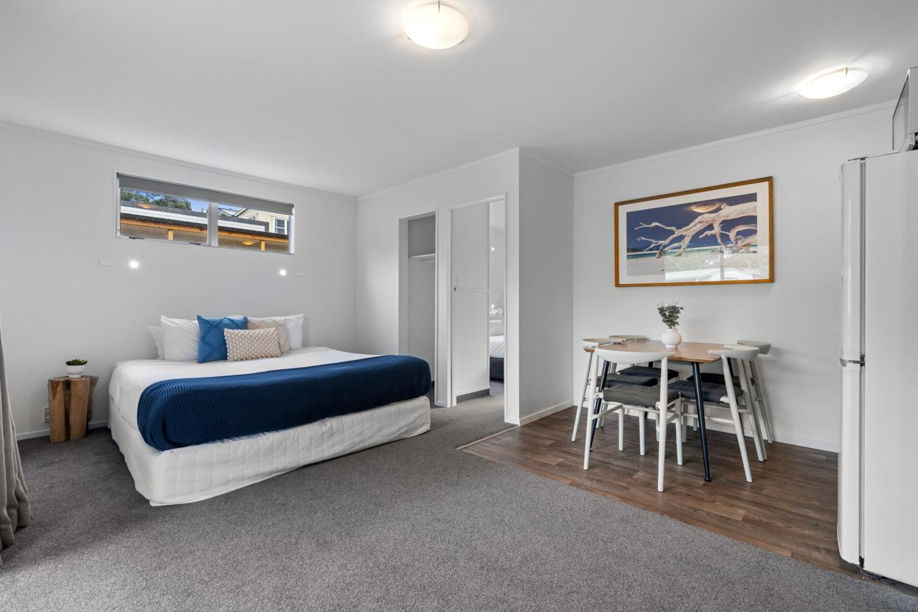 Self Contained Unit – 1 Bedroom (Sleeps 8)
