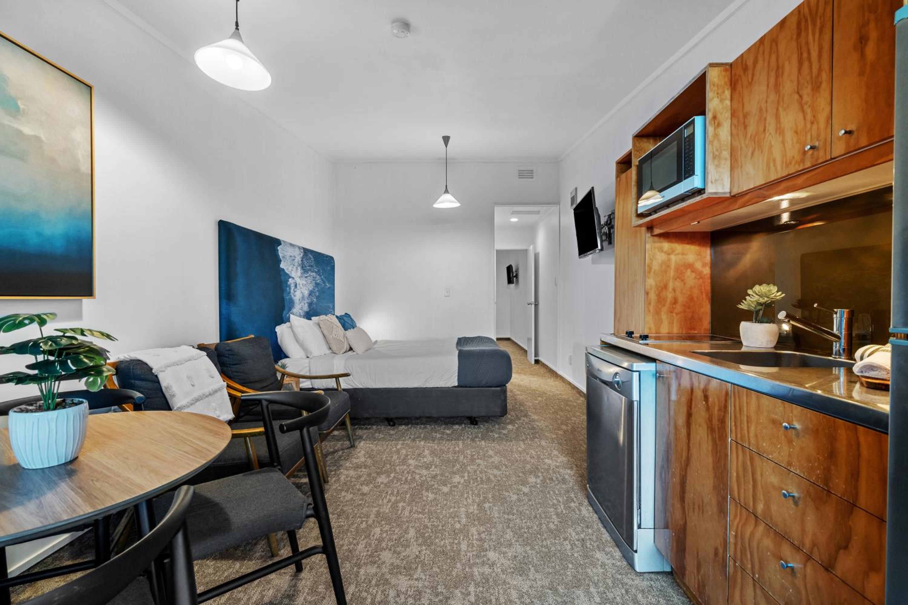One-Bedroom Apartment with Sea View photo 2
