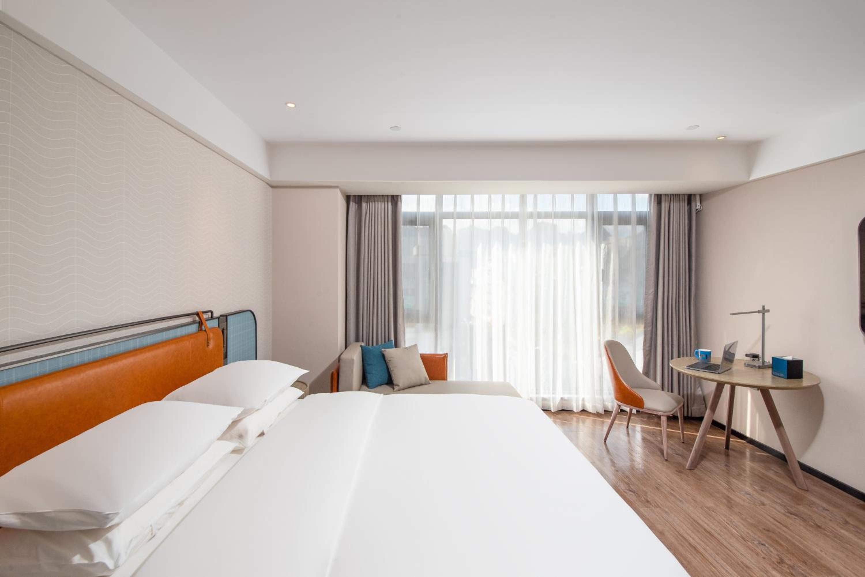 Deluxe Queen Room