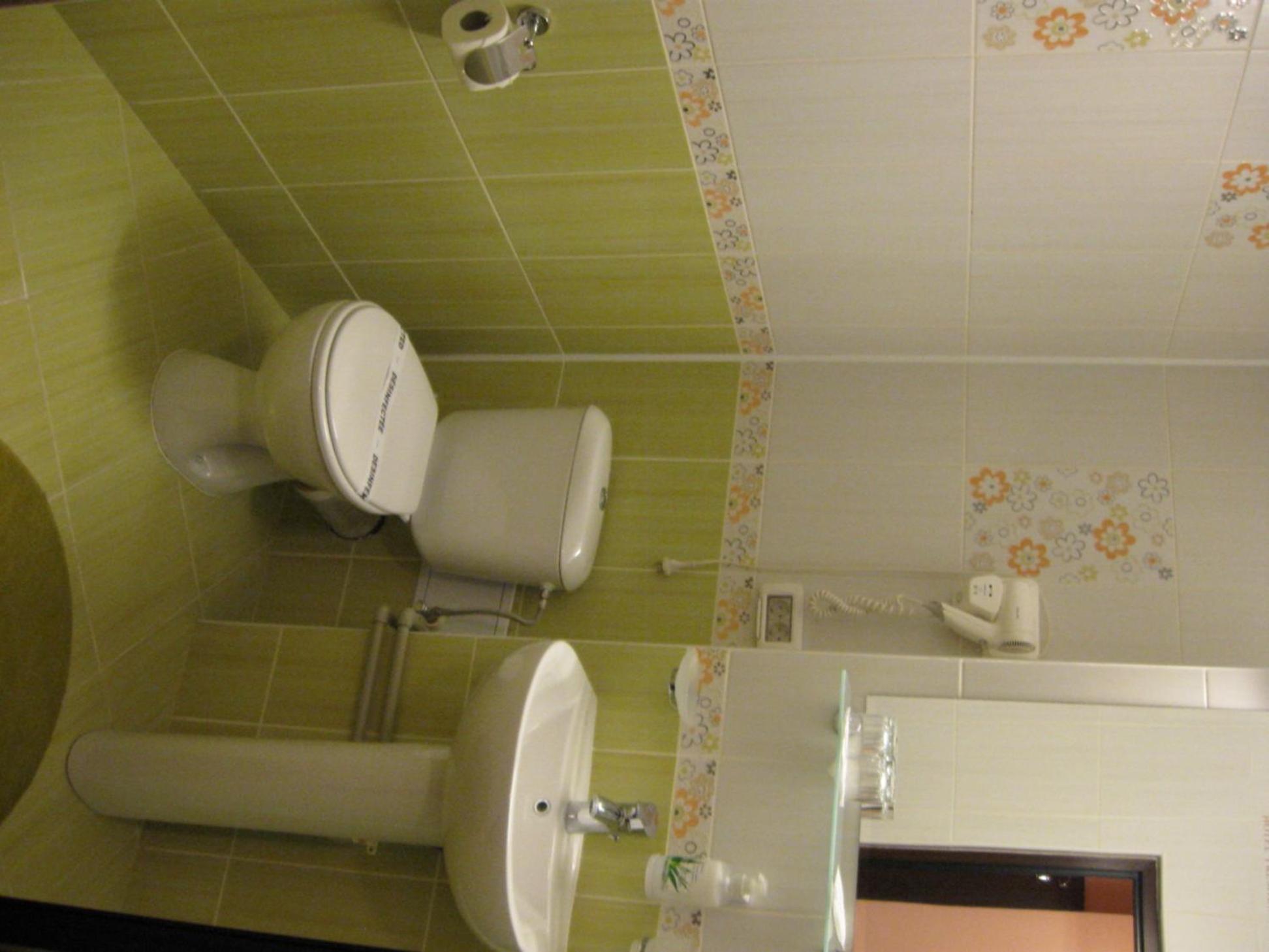 Double Room - Photo 5