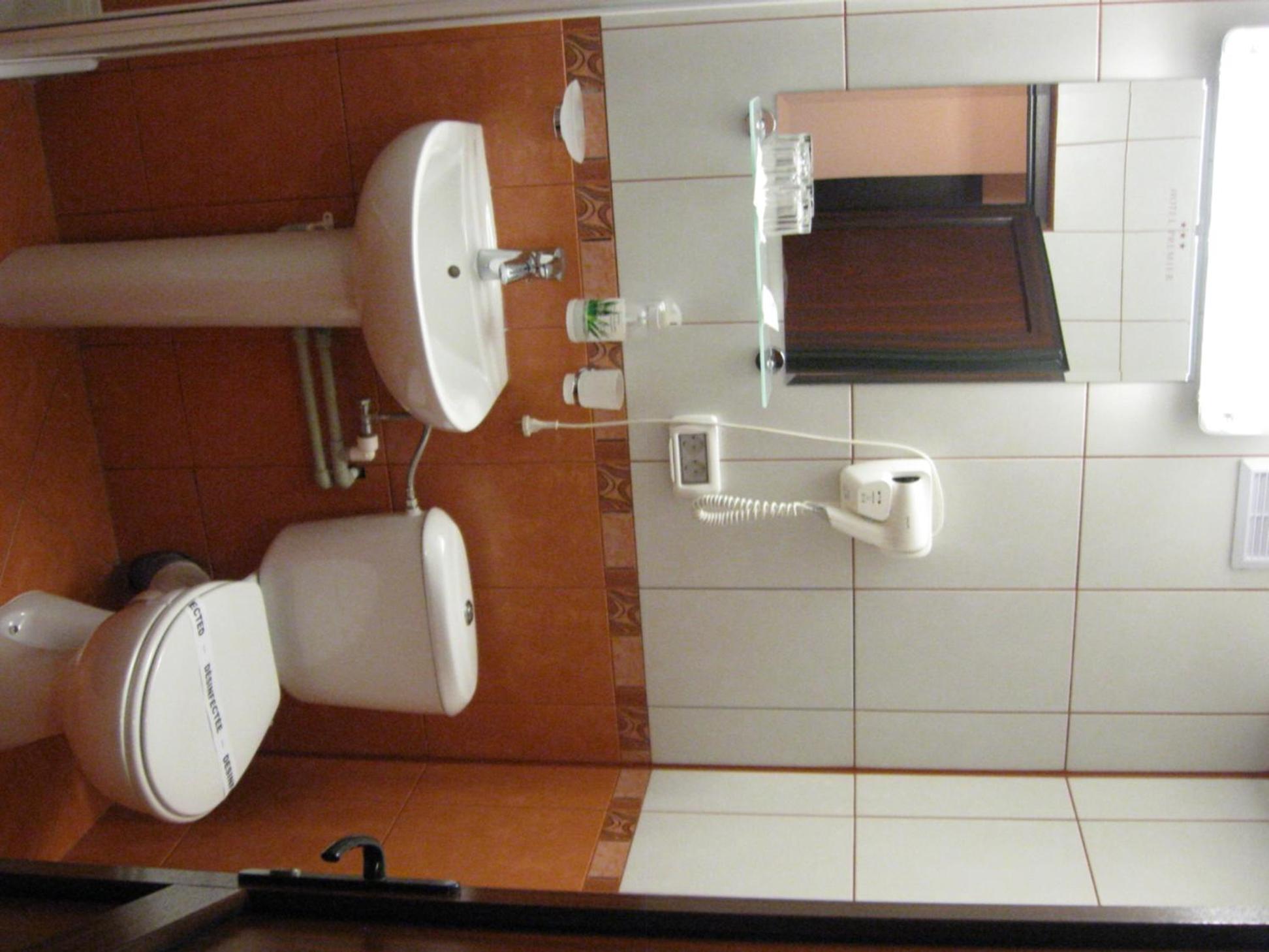 Twin Room - Photo 5