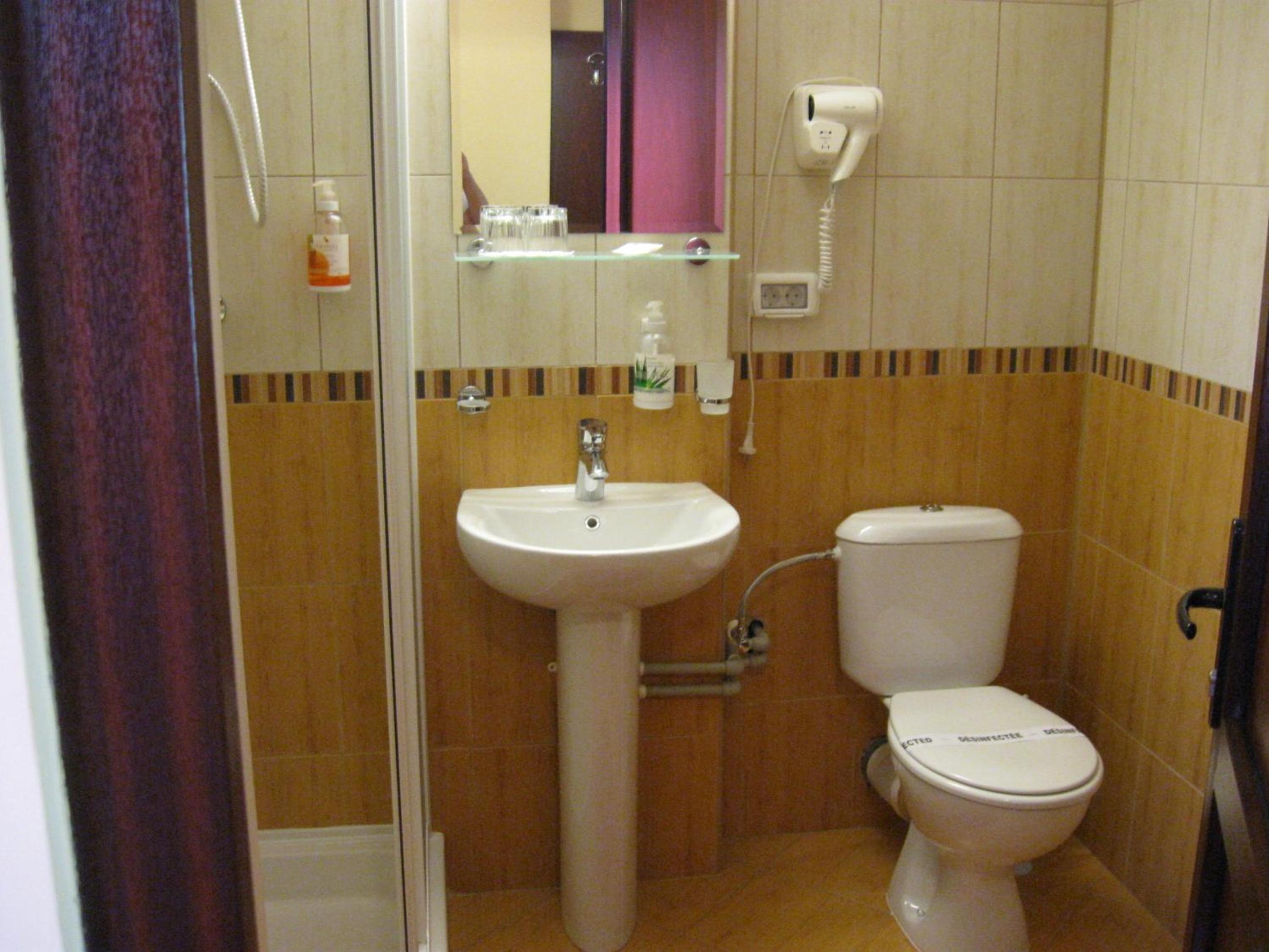 Twin Room - Photo 3