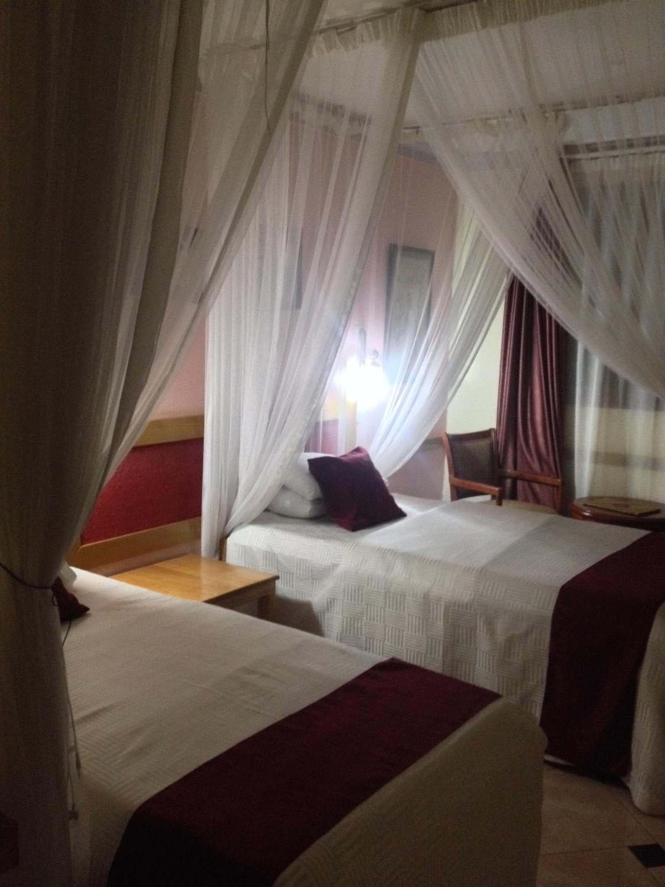 Twin Room with Private Bathroom photo 2