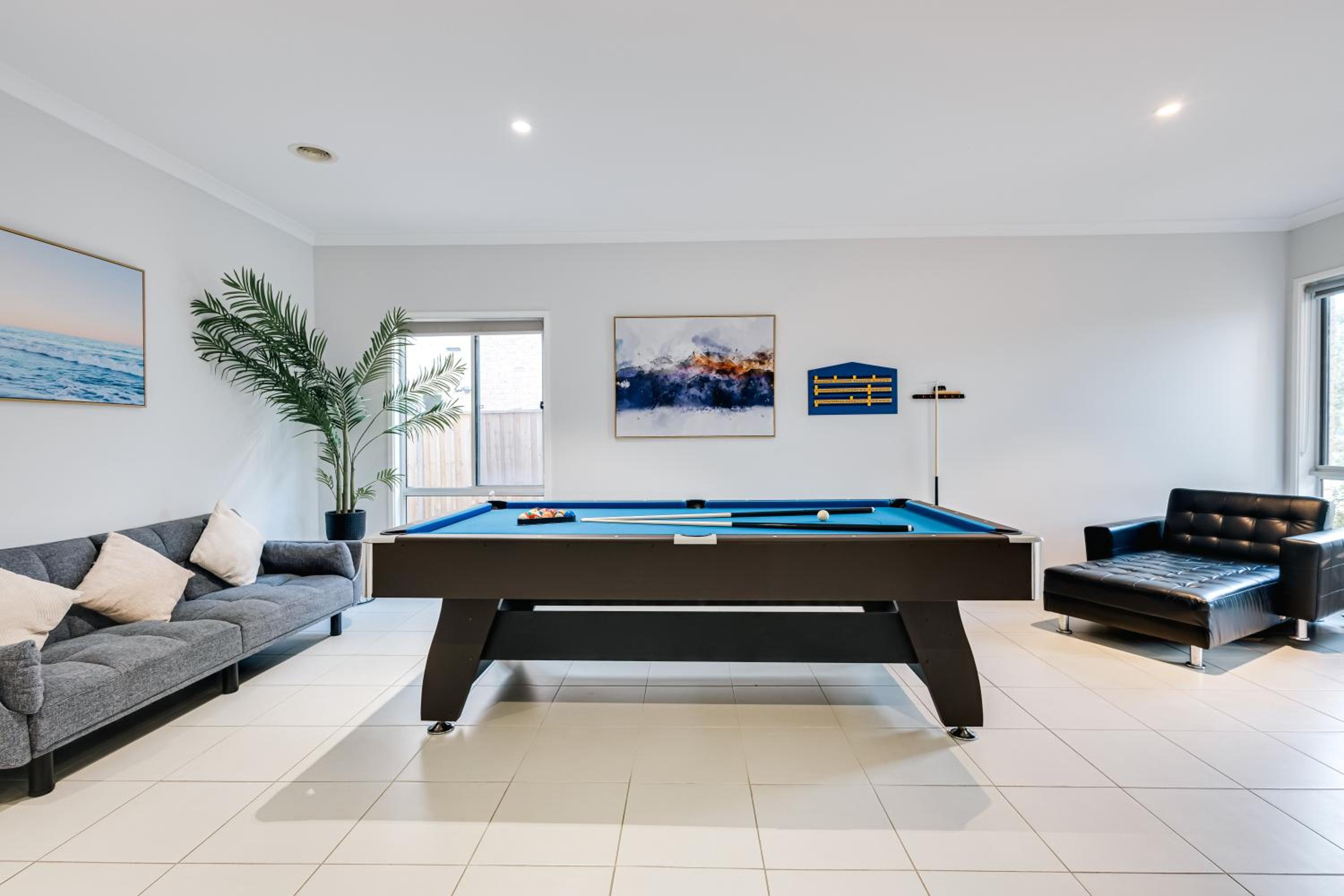 Six-Bedroom House photo 2