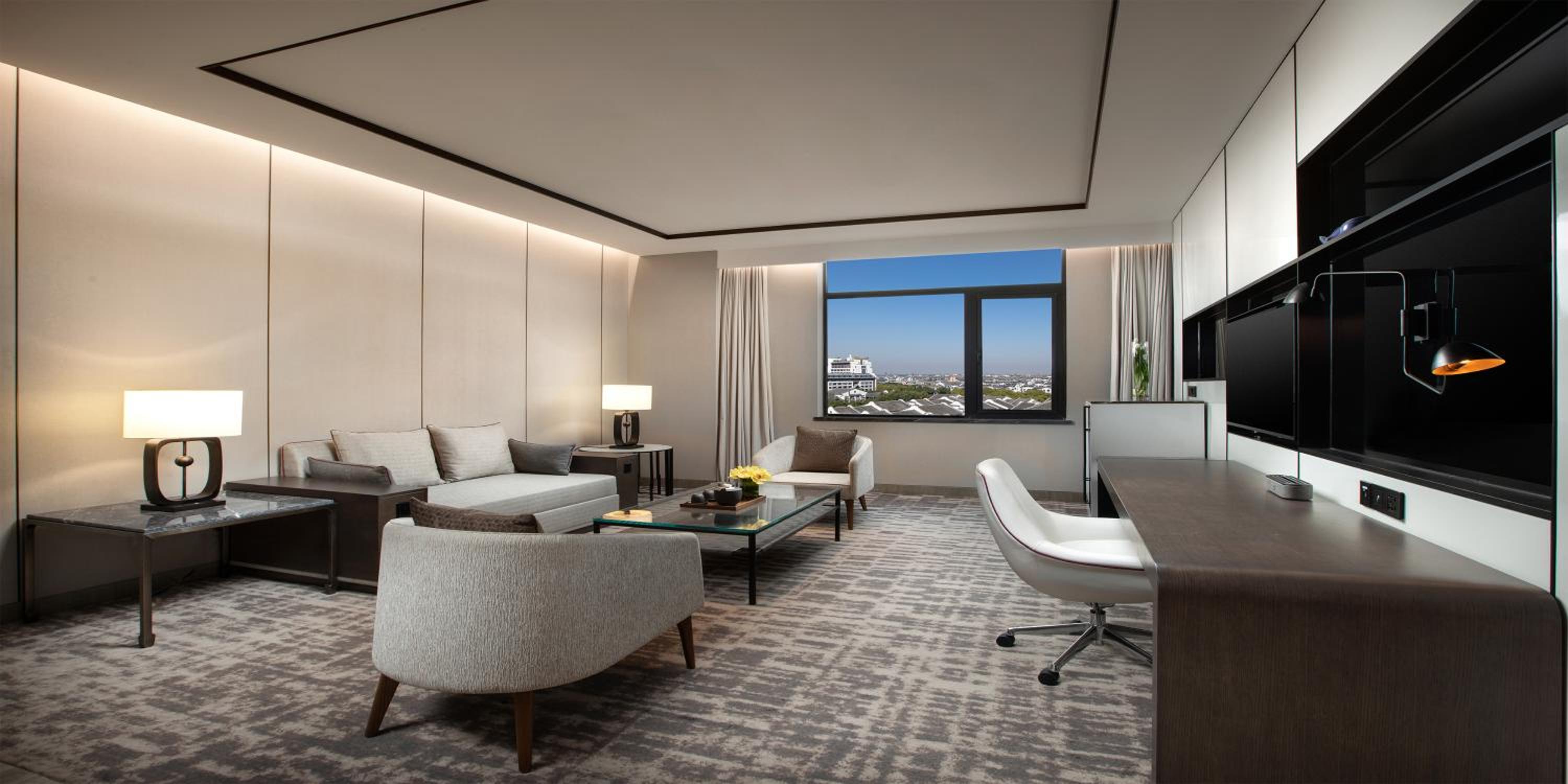 One-Bedroom Suite - Photo 6
