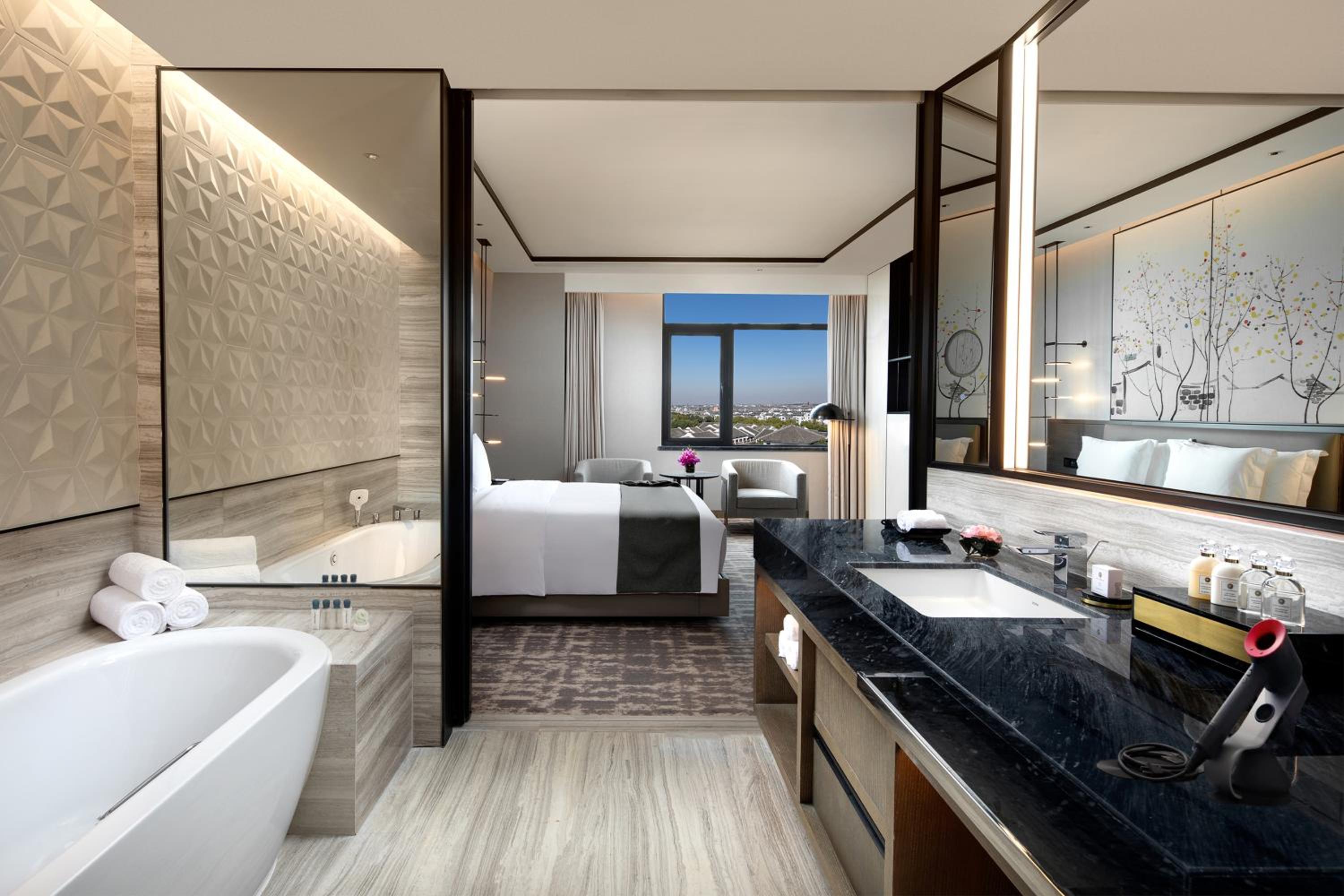 One-Bedroom Suite - Photo 2