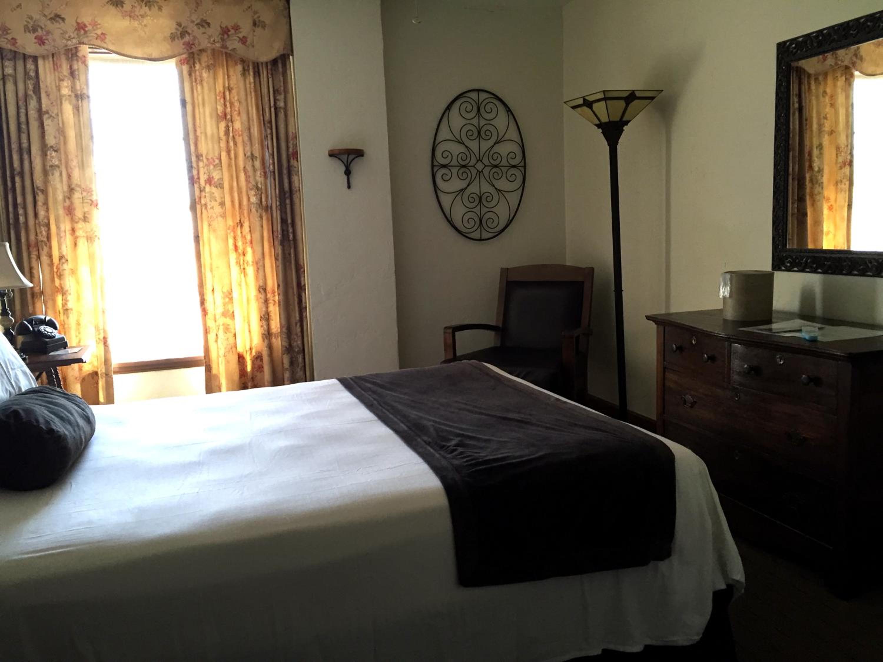 Queen Room - Photo 6