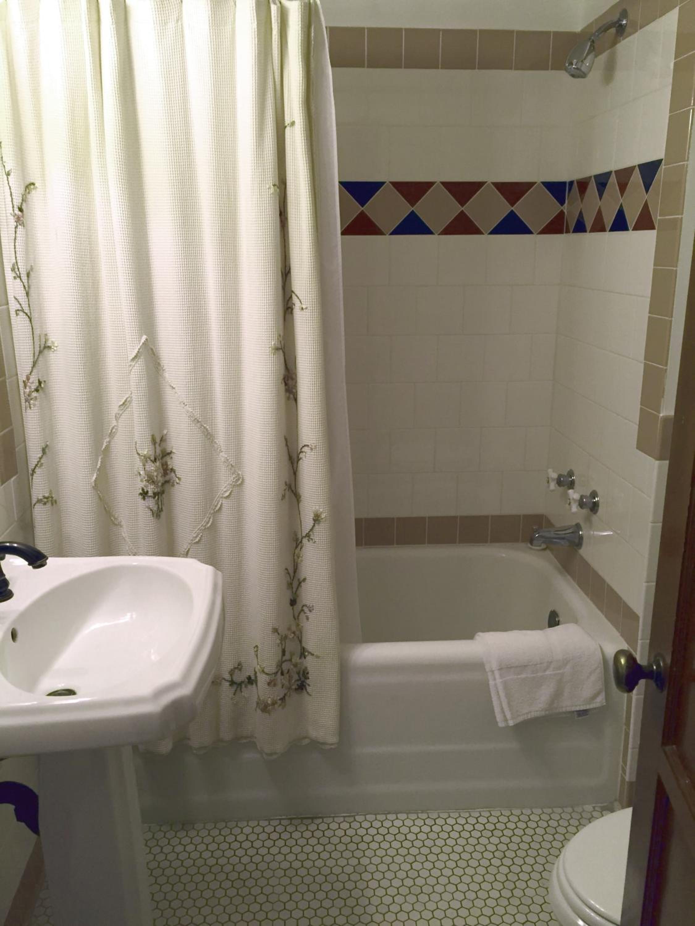 Queen Room - Photo 7