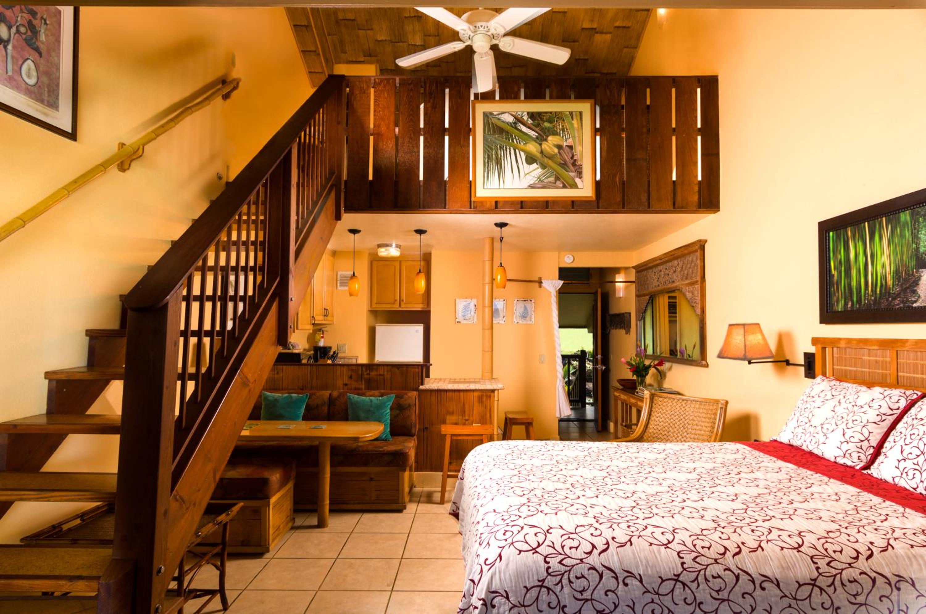 One-Bedroom Loft Apartment with Balcony photo 1