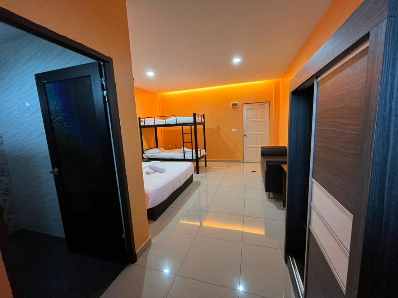 Quadruple Room with Private Bathroom