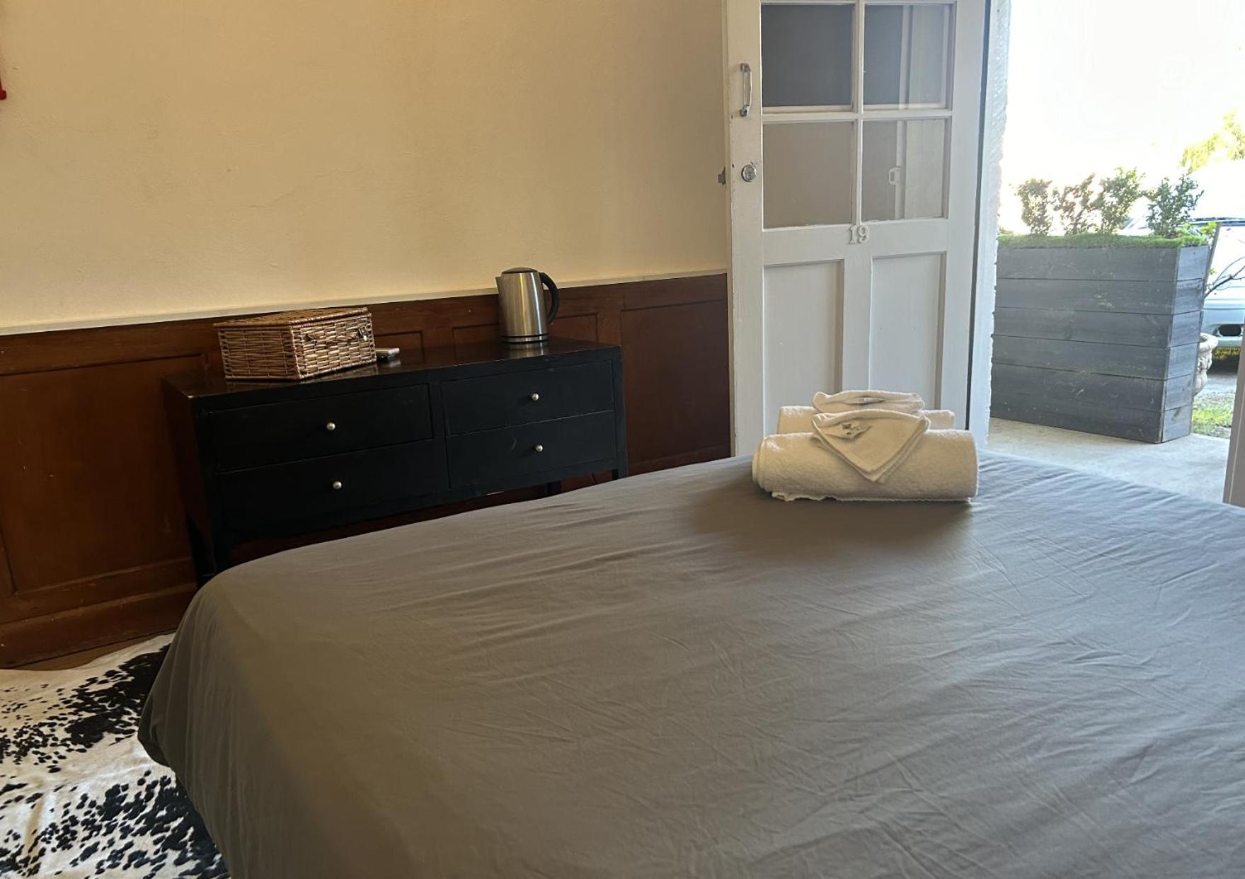 Queen Room photo 2