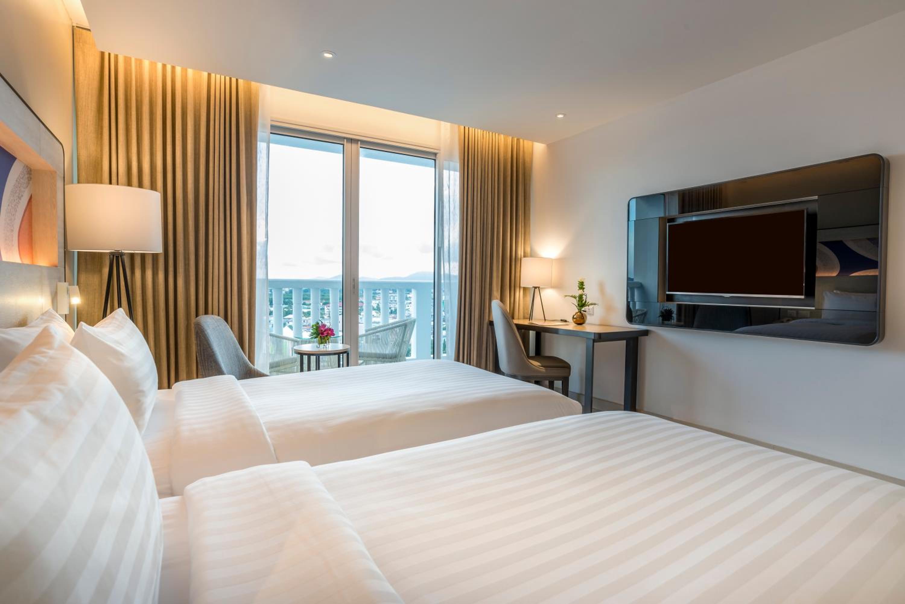 Deluxe Twin Room with Balcony photo 2