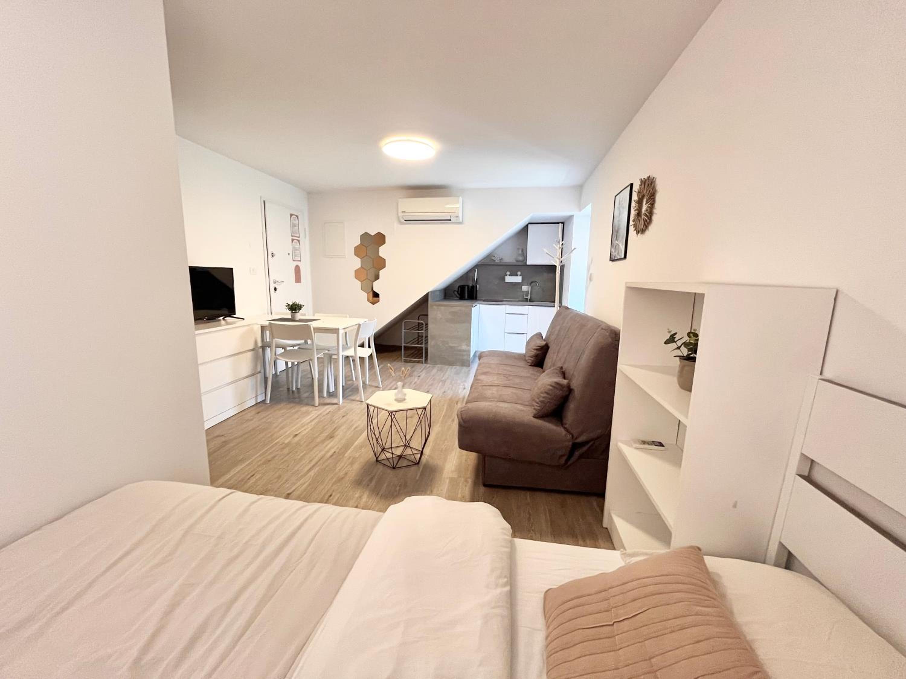One-Bedroom Apartment photo 1