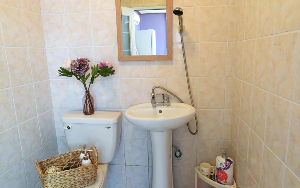 One-Bedroom House - Photo 5