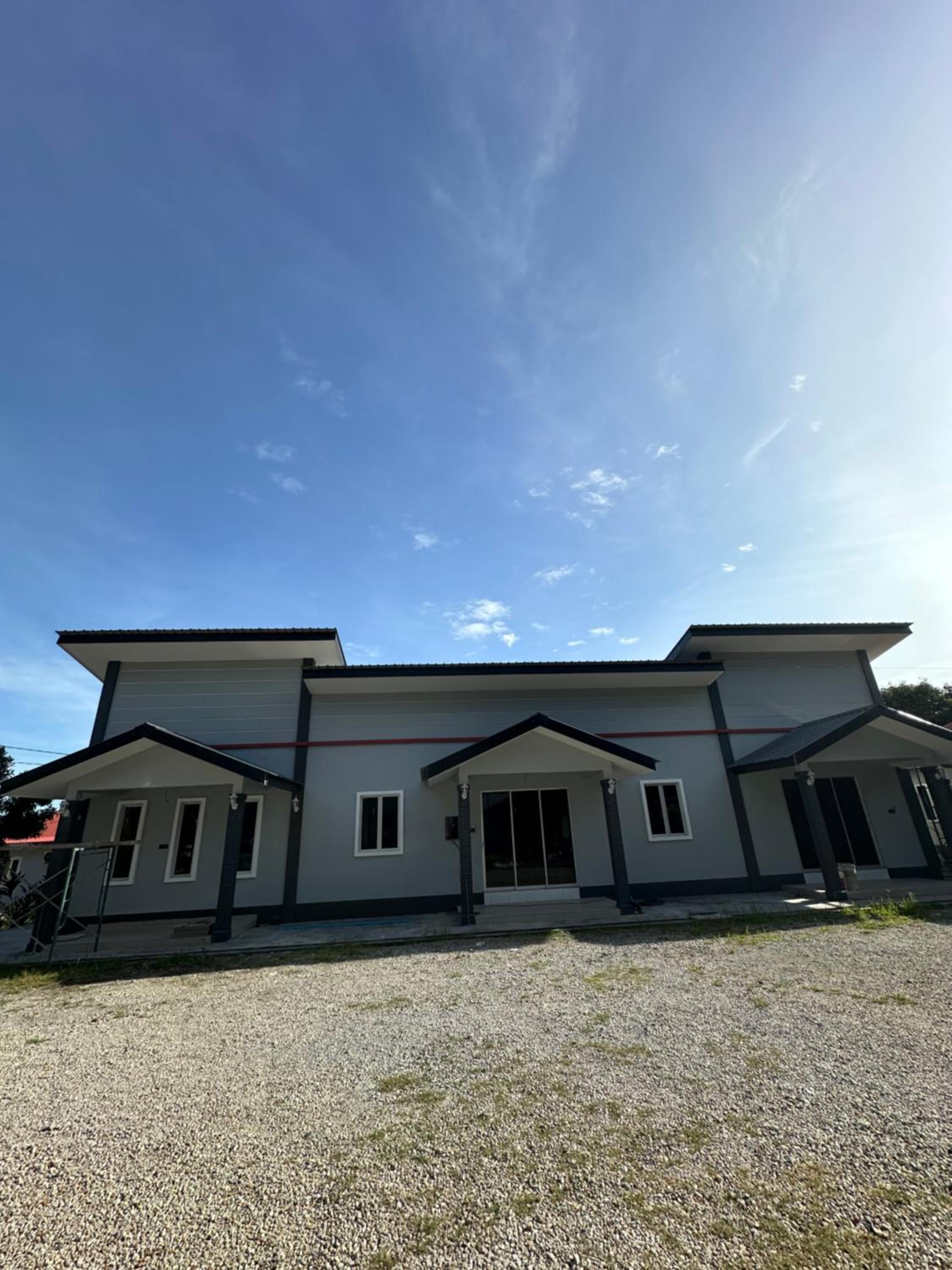 Five-Bedroom House photo 2