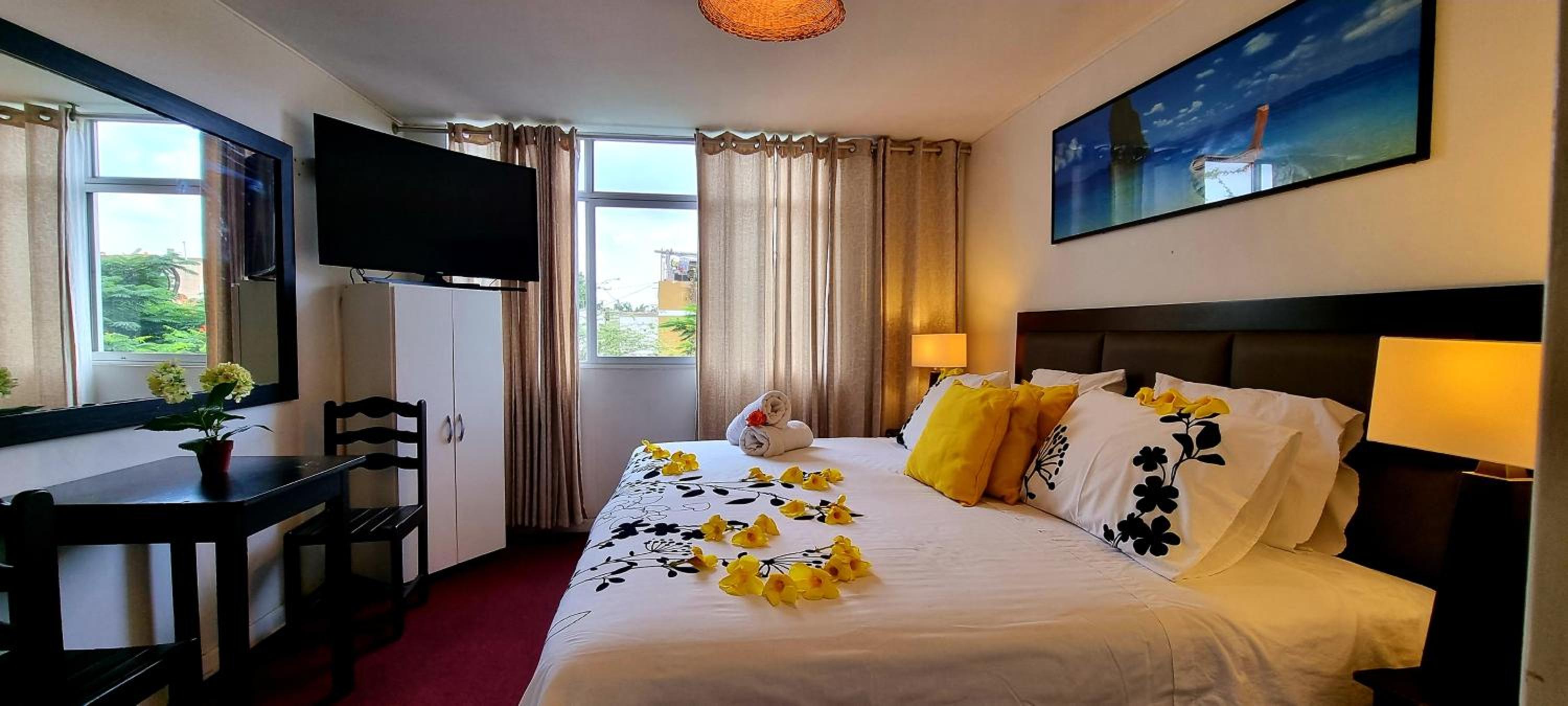 Deluxe King Room photo 3
