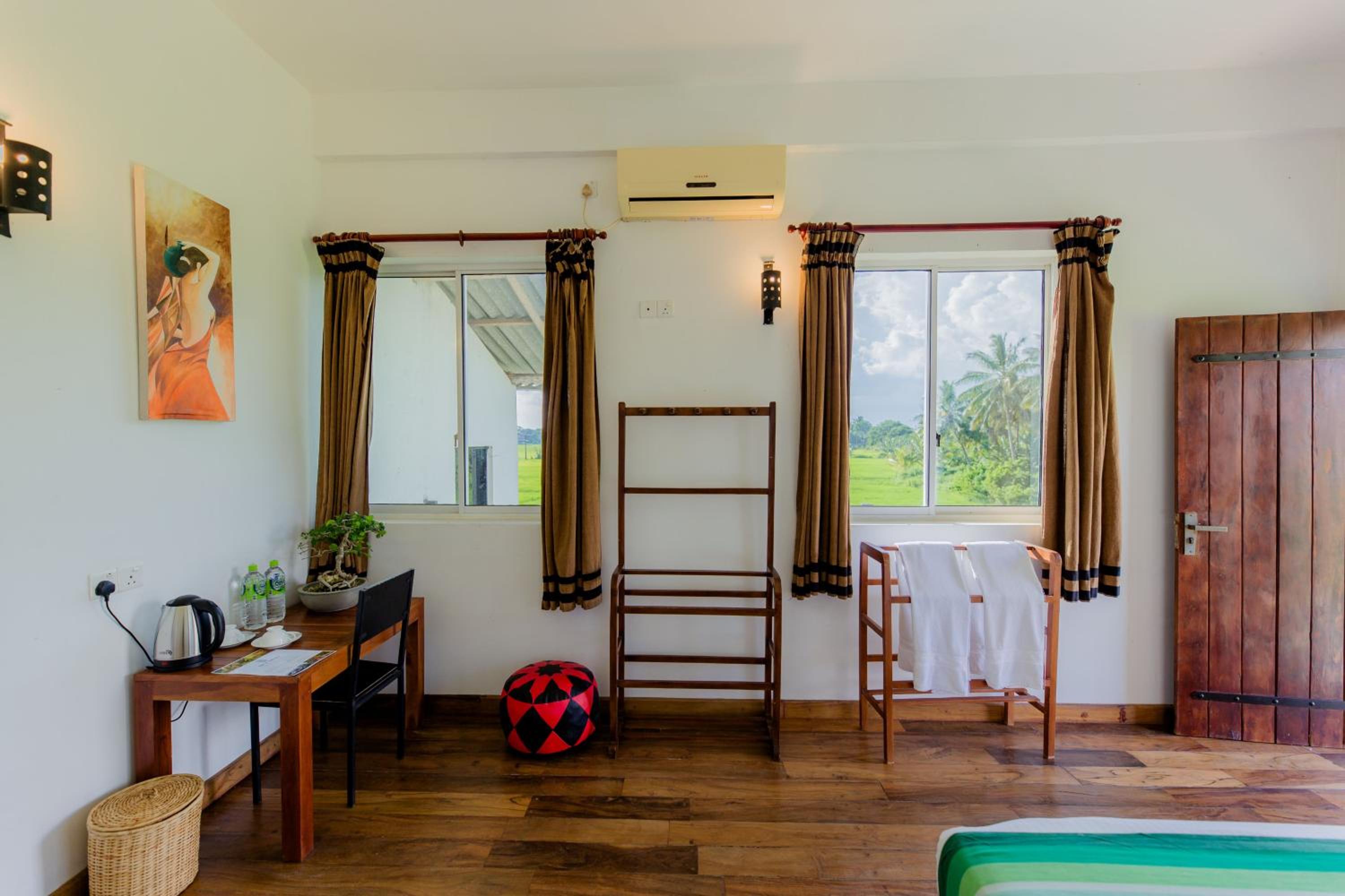 Double Room with Lake View - Photo 4