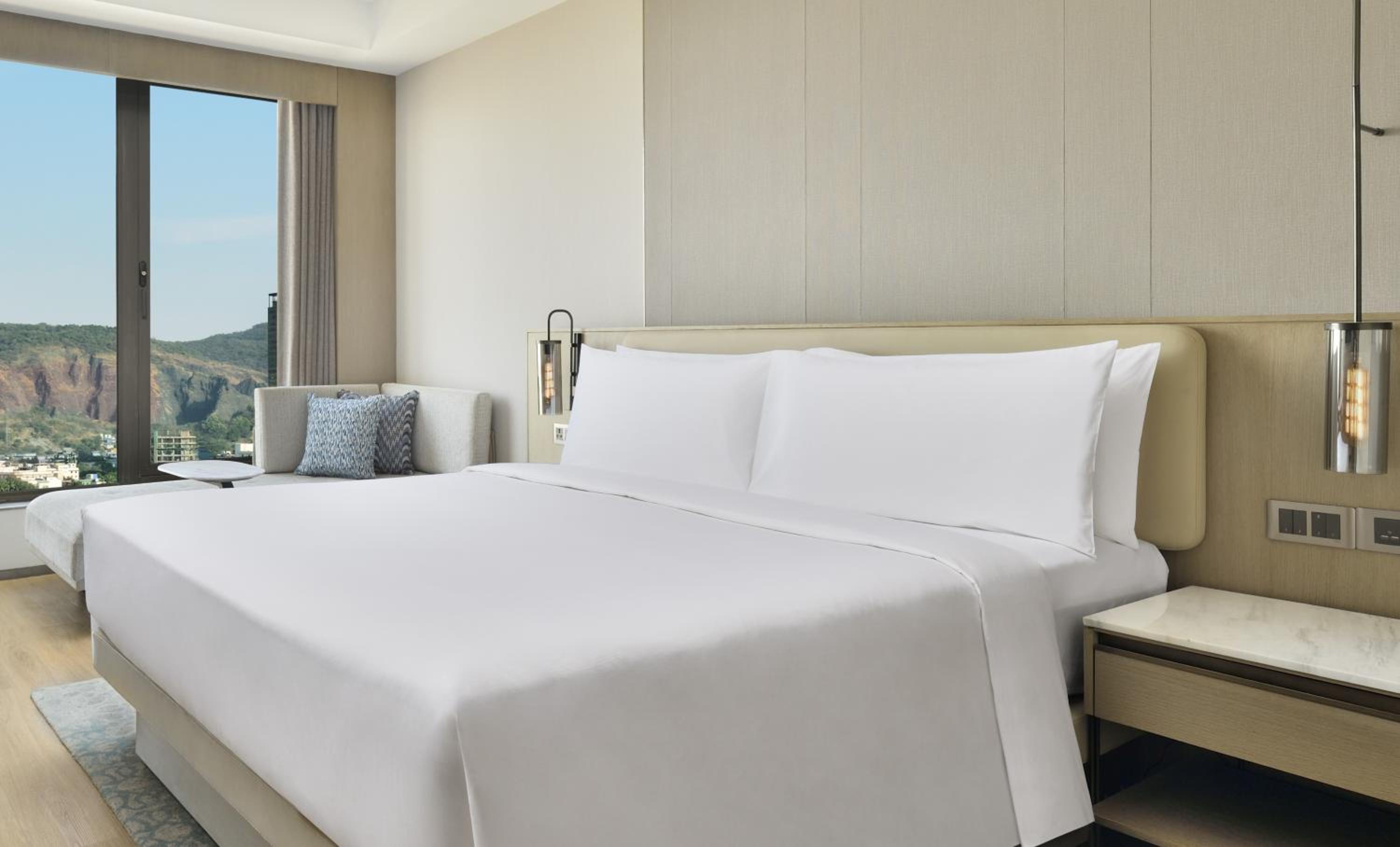 Guest room, 1 King, Hill view - 10% discount on Food and Soft Beverage, Spa and Airport Transfers photo 3