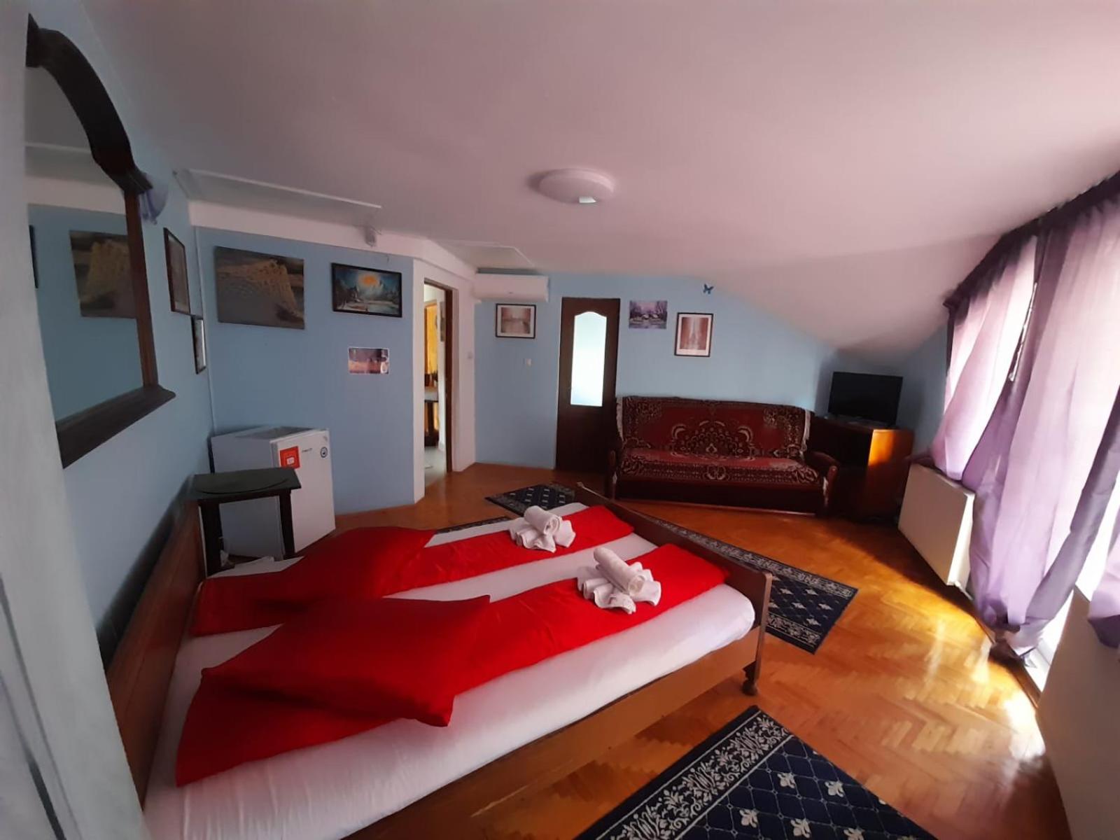 Two-Bedroom Deluxe Apartment photo 3