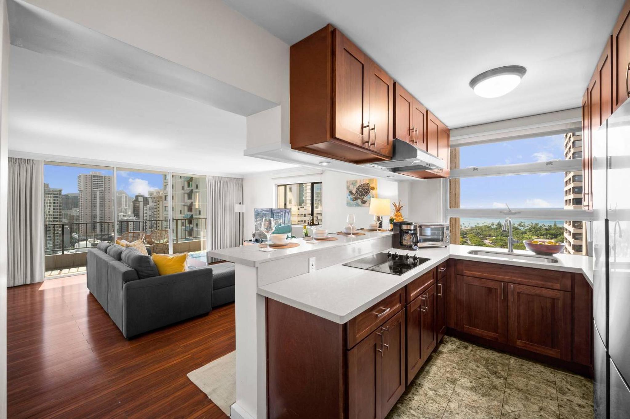 Honu Hale Penthouse 2 BDR Ocean View Waikiki: Two-Bedroom Apartment photo