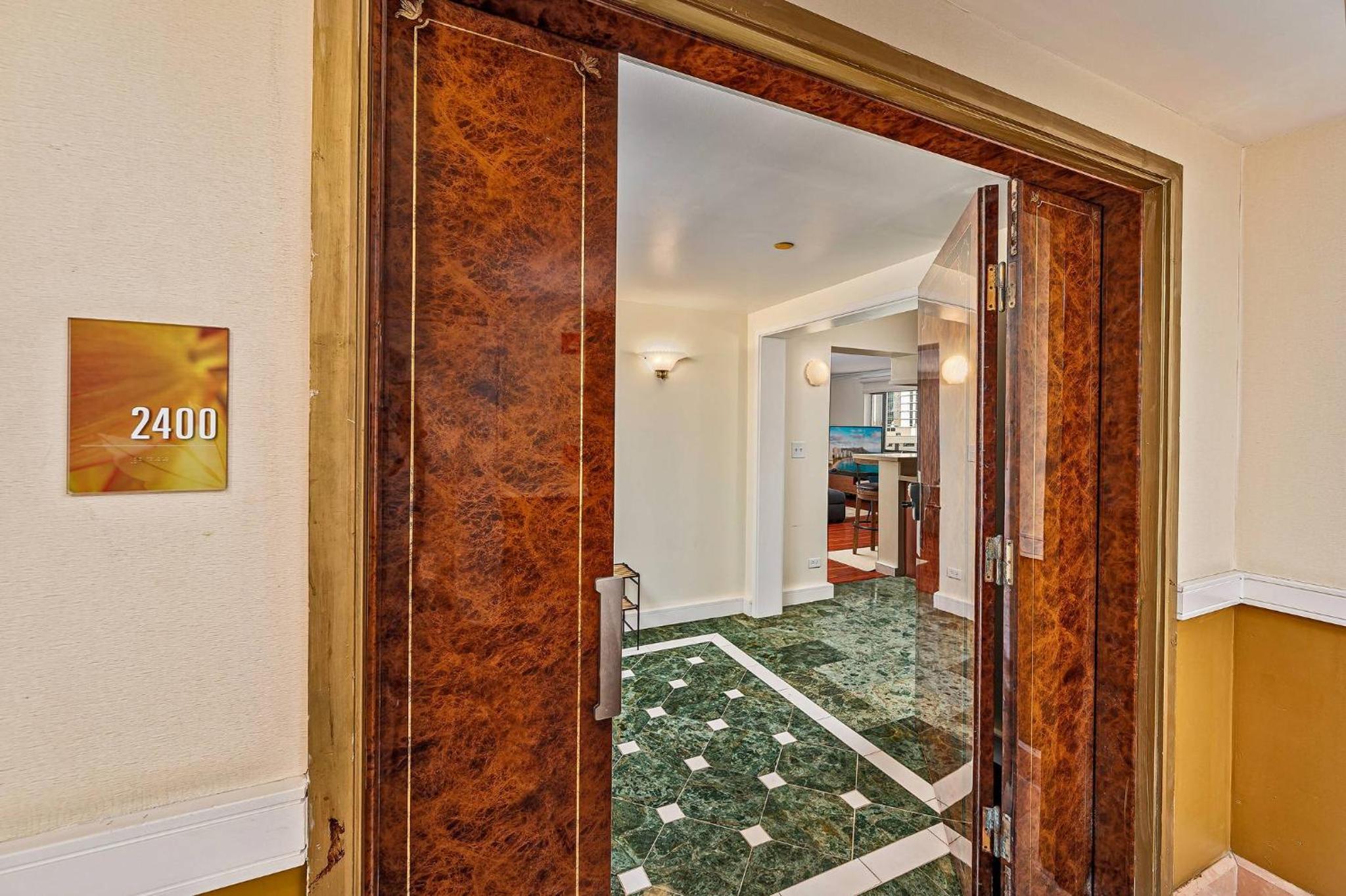 Honu Hale Penthouse 2 BDR Ocean View Waikiki: Two-Bedroom Apartment photo