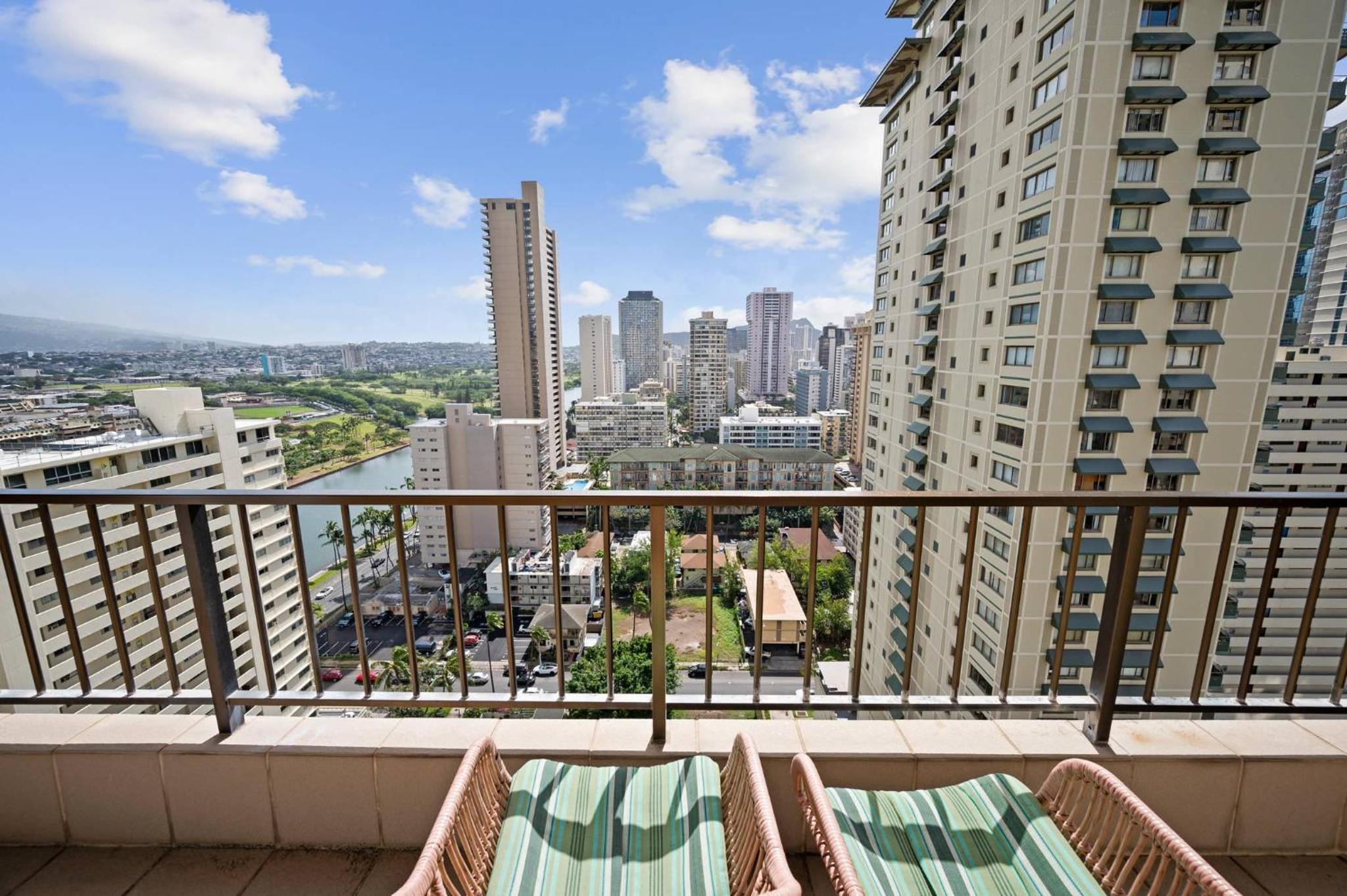Honu Hale Penthouse 2 BDR Ocean View Waikiki: Two-Bedroom Apartment photo