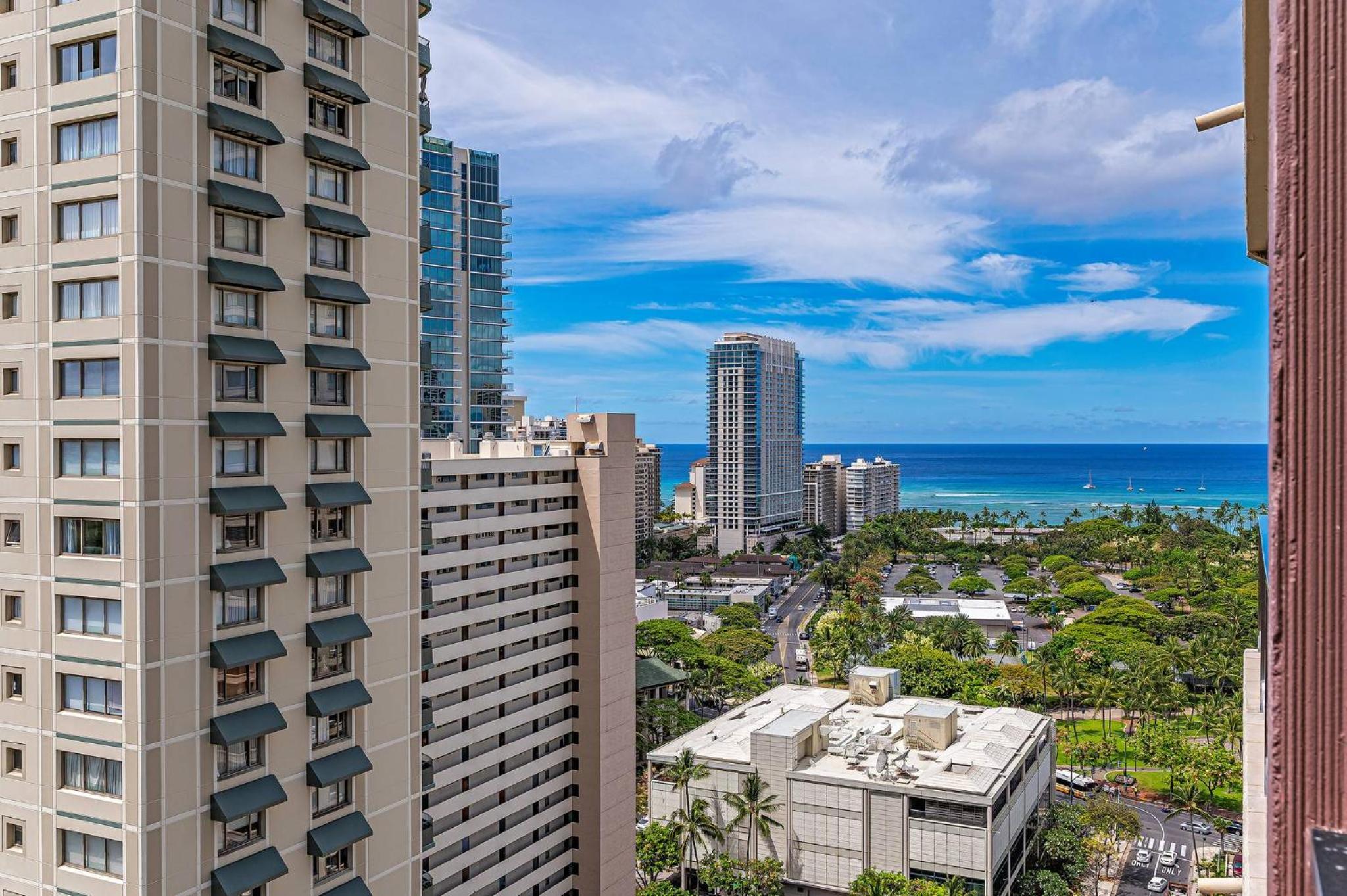 Honu Hale Penthouse 2 BDR Ocean View Waikiki: Two-Bedroom Apartment photo