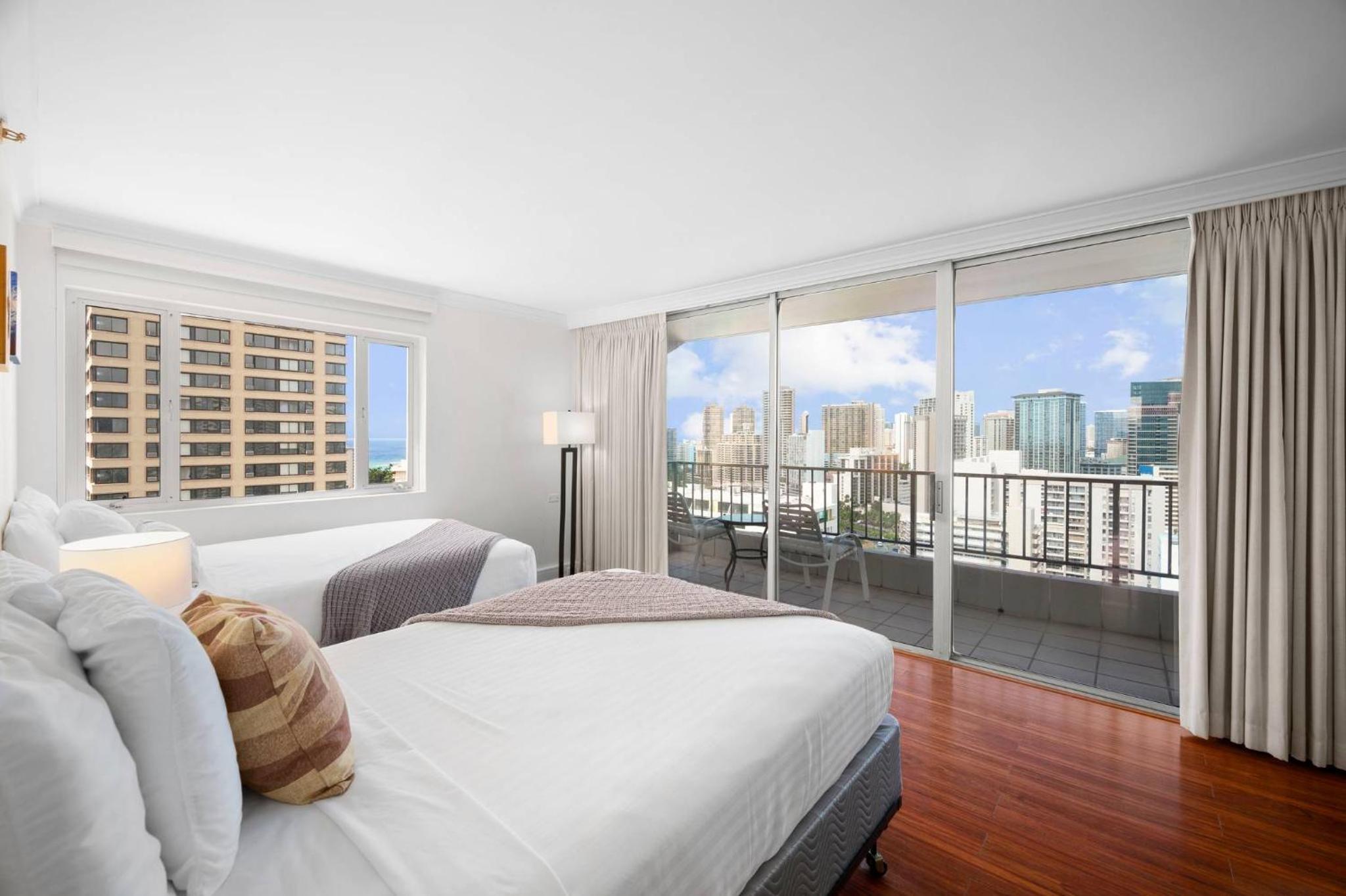 Honu Hale Penthouse 2 BDR Ocean View Waikiki: Two-Bedroom Apartment photo
