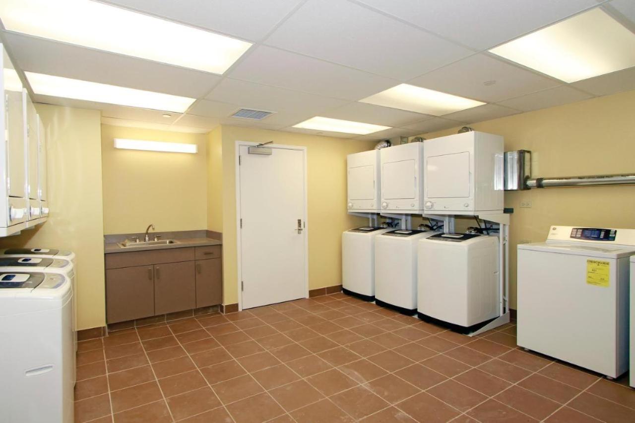 Honu Hale Penthouse 2 BDR Ocean View Waikiki: Two-Bedroom Apartment photo