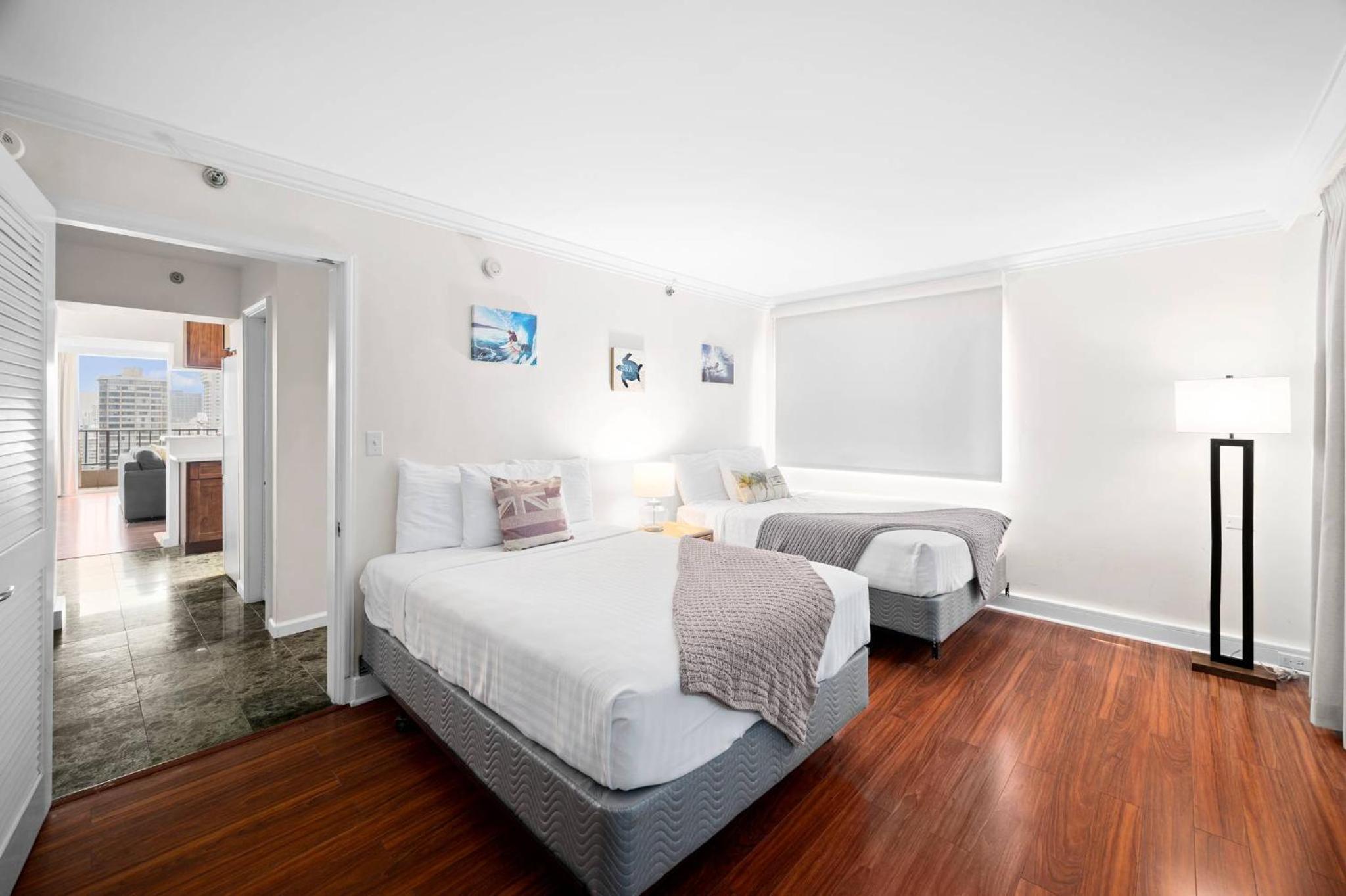 Honu Hale Penthouse 2 BDR Ocean View Waikiki: Two-Bedroom Apartment photo
