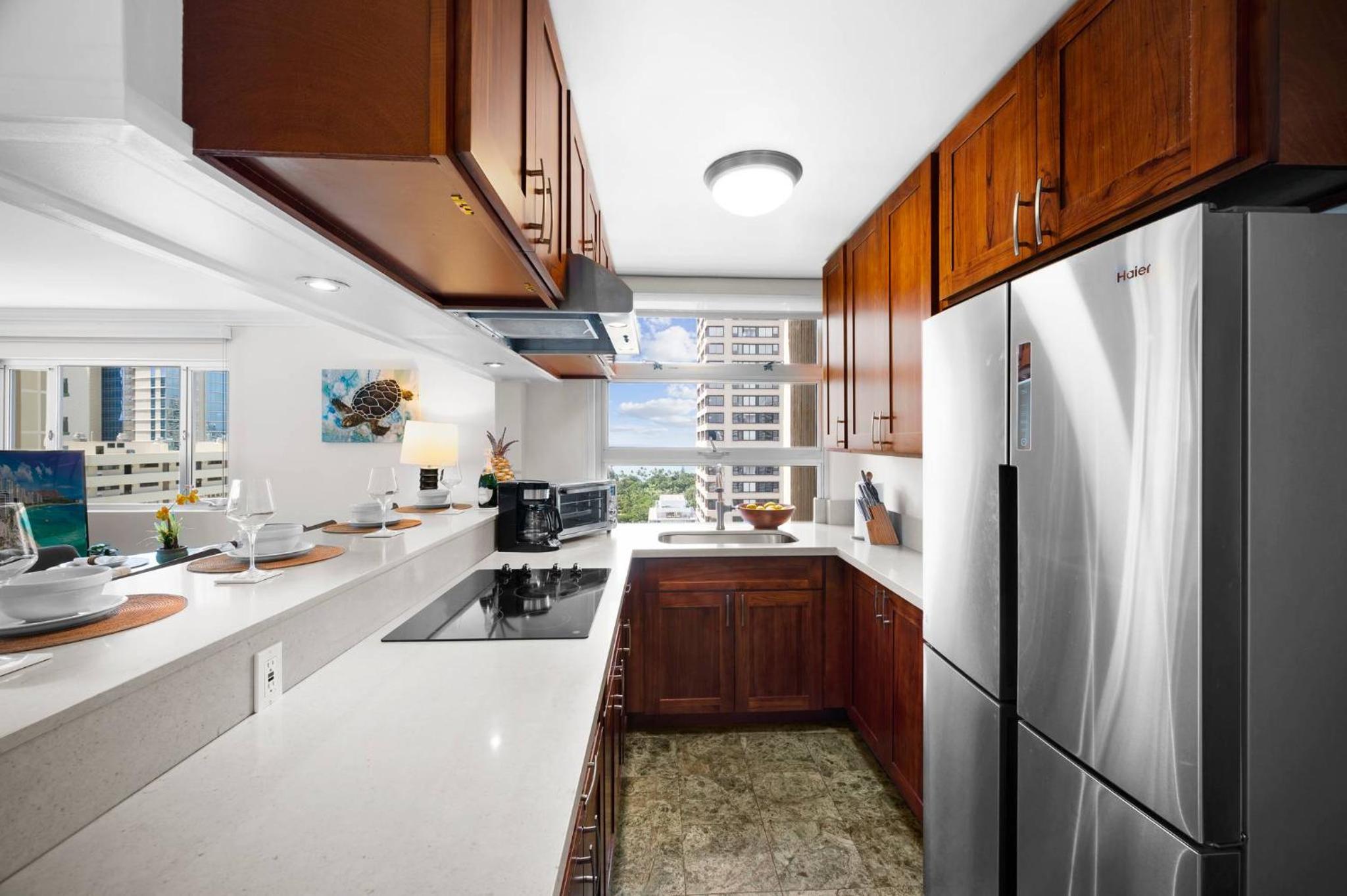 Honu Hale Penthouse 2 BDR Ocean View Waikiki: Two-Bedroom Apartment photo