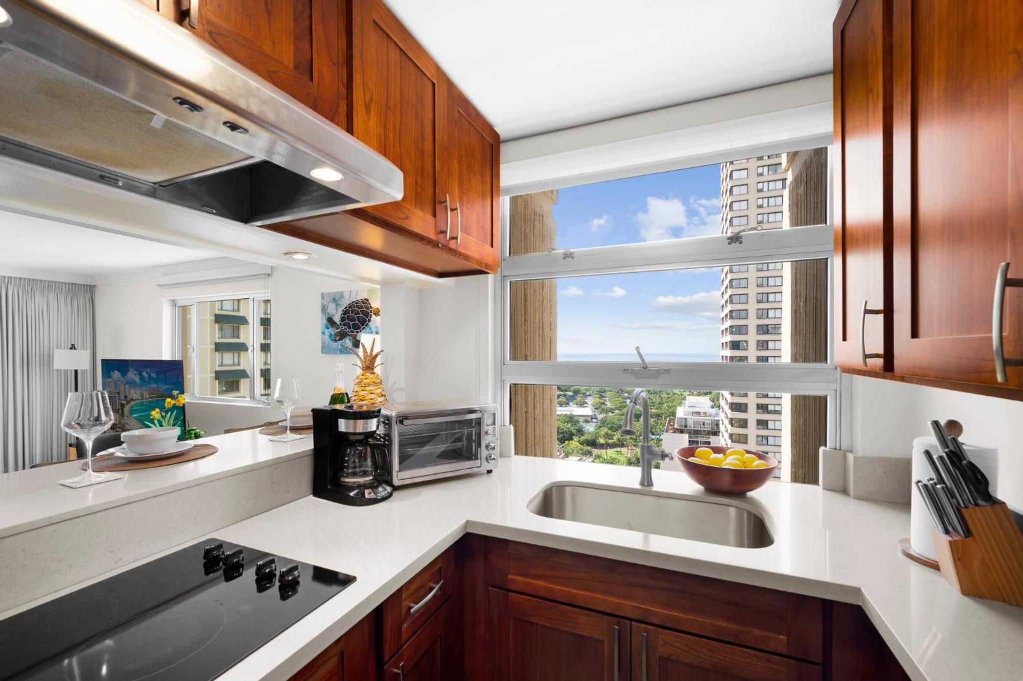 Honu Hale Penthouse 2 BDR Ocean View Waikiki: Two-Bedroom Apartment photo
