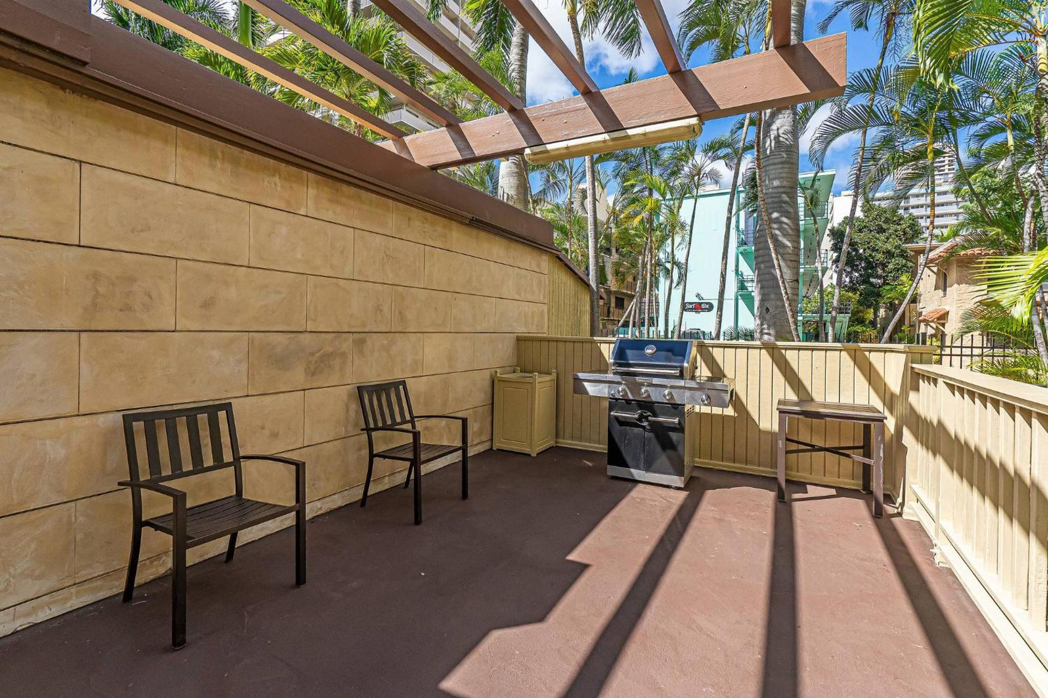 Honu Hale Penthouse 2 BDR Ocean View Waikiki: Two-Bedroom Apartment photo