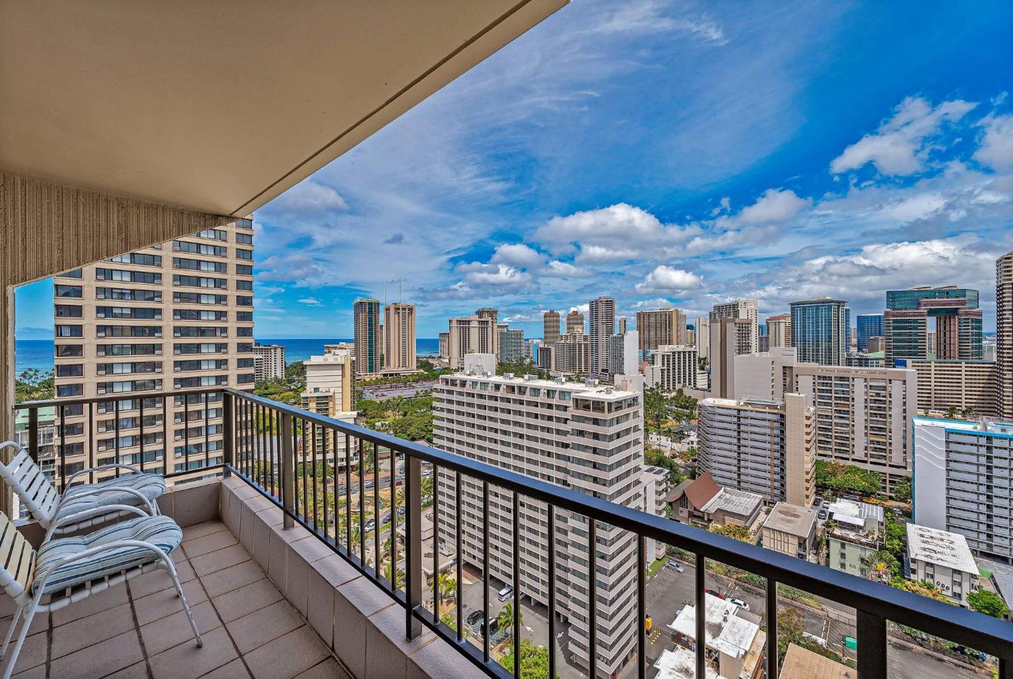 Honu Hale Penthouse 2 BDR Ocean View Waikiki: Two-Bedroom Apartment photo